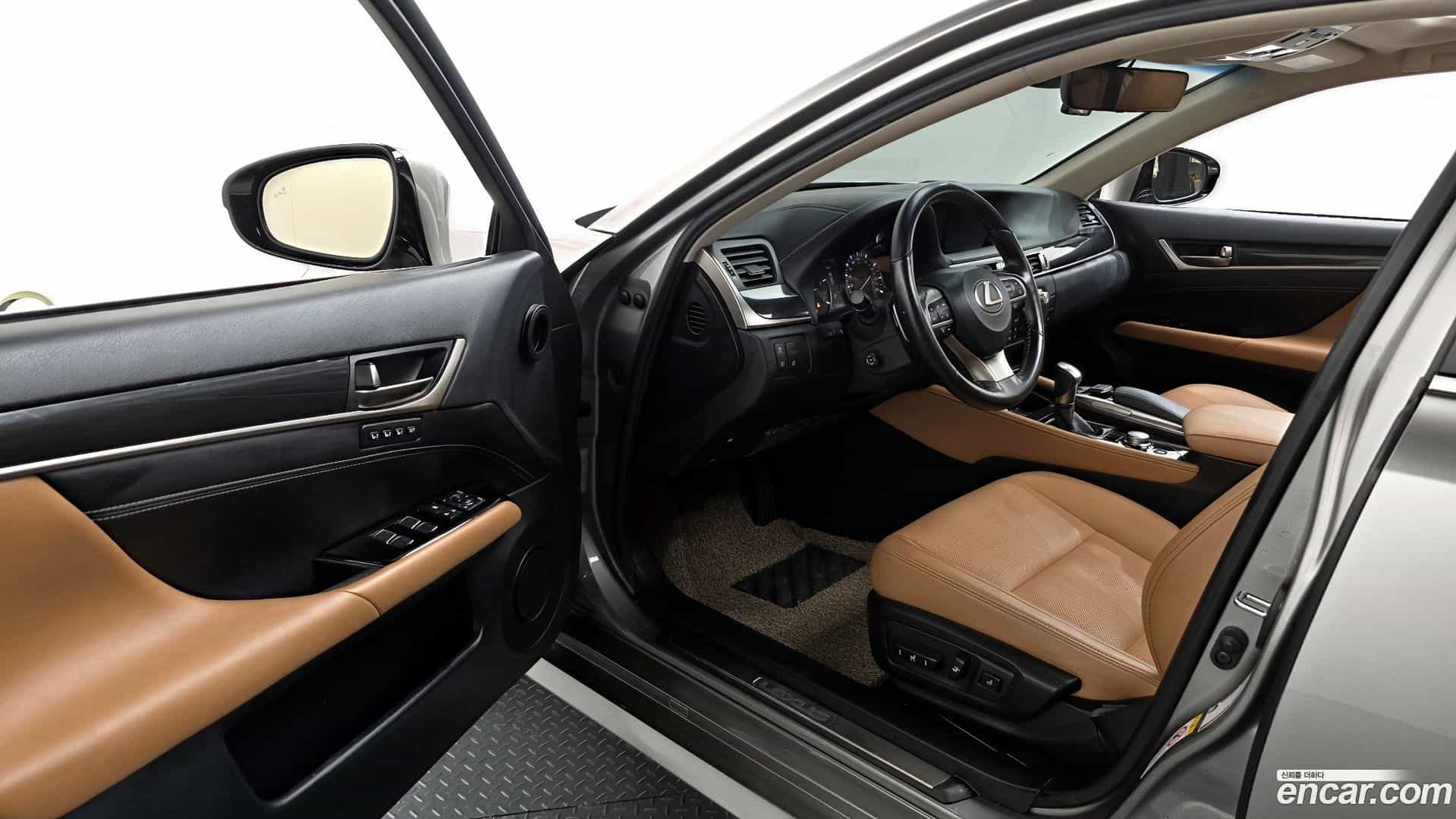 GS Lexus 2018.9-INNER-010