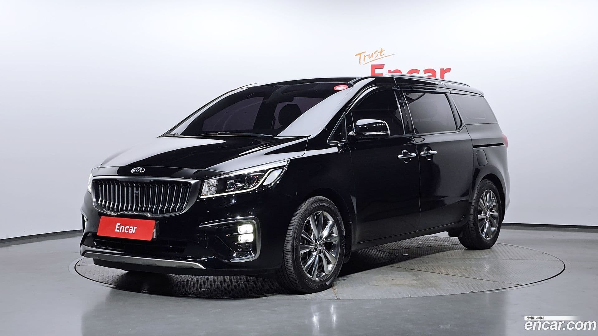 Main__Slider__Photo:Canival Kia 2019.4-0