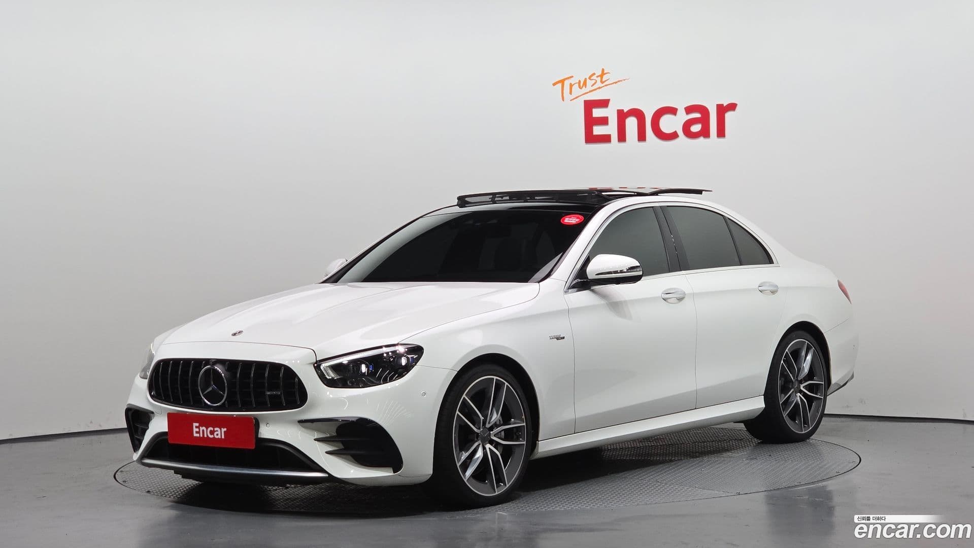 Main__Slider__Photo:E-Class Mercedes-Benz 2021.10-0