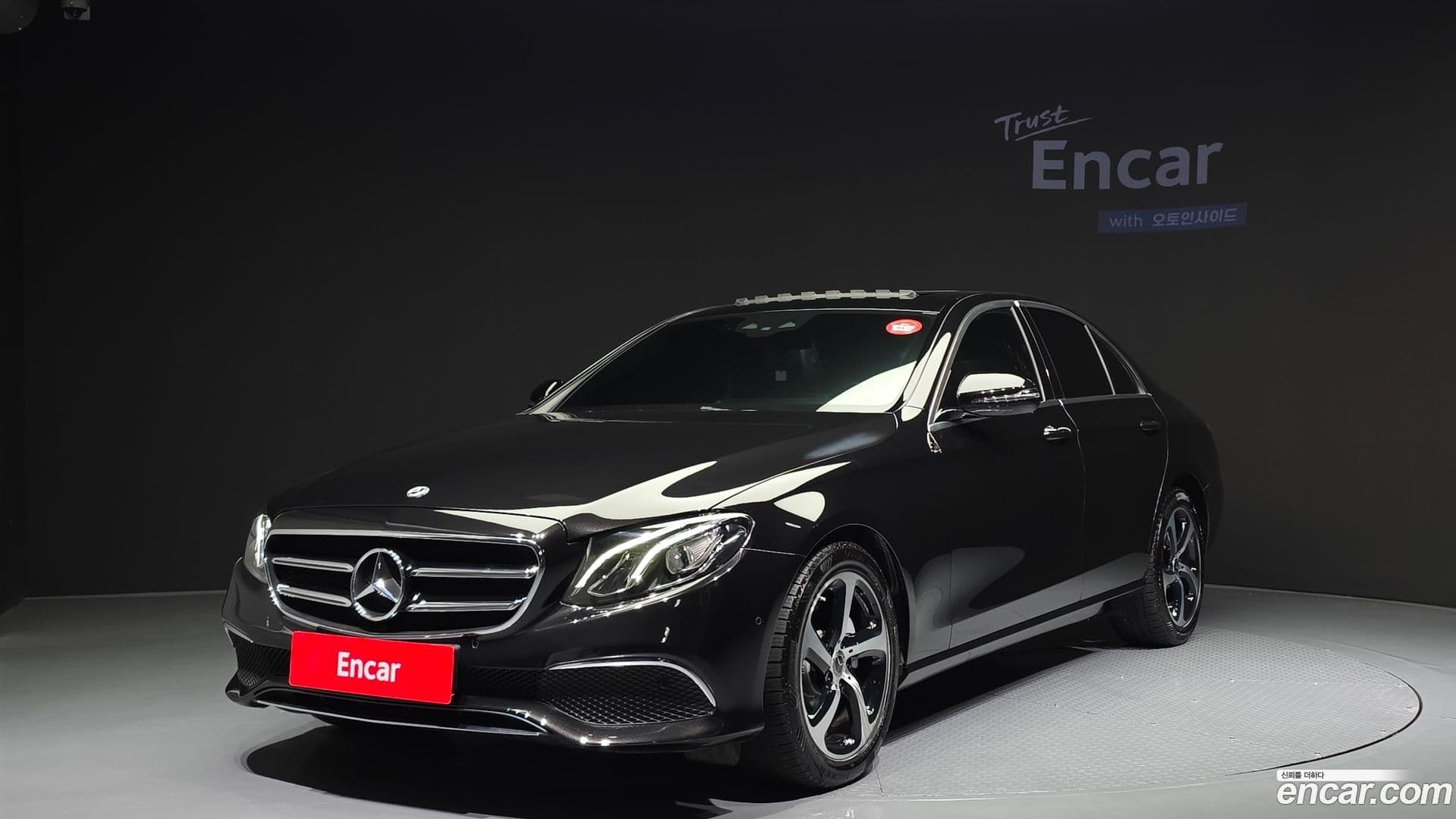 Main__Slider__Photo:E-Class Mercedes-Benz 2020.6-0