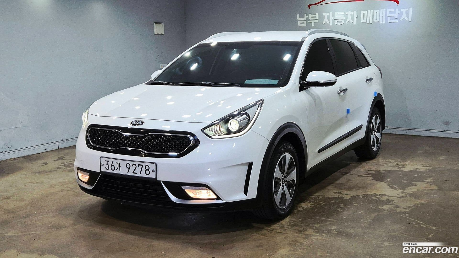 Main__Slider__Photo:Niro Kia 2018.4-0