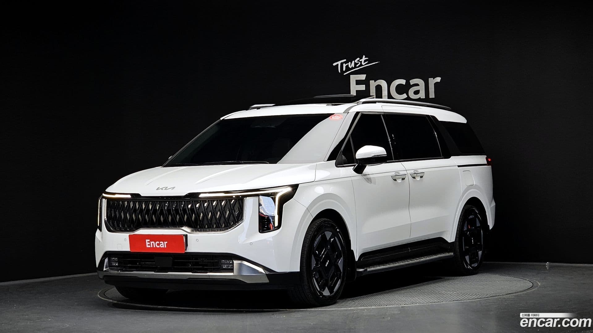 Main__Slider__Photo:Canival Kia 2024.1-0
