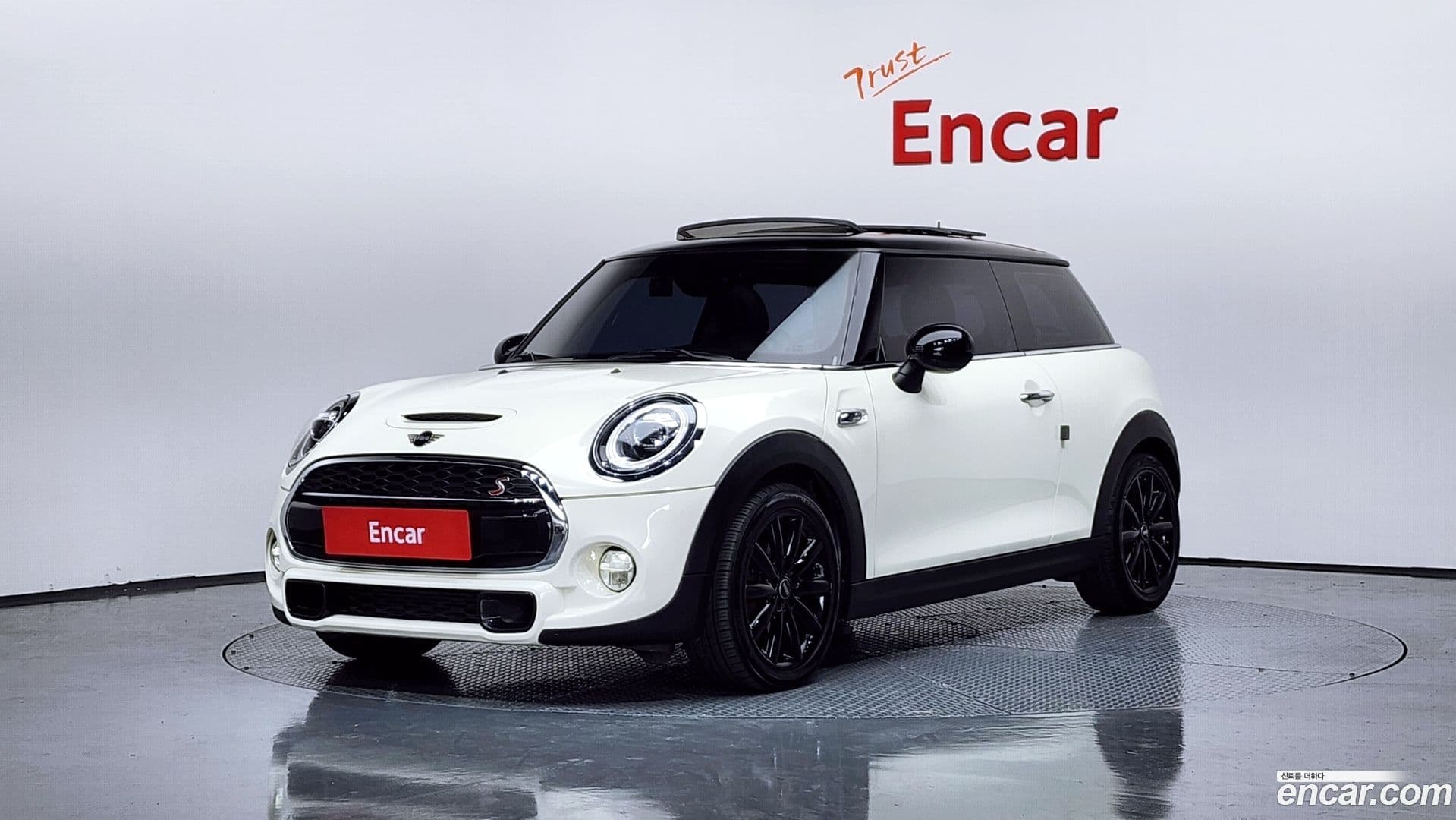 Main__Slider__Photo:Cooper Mini 2019.2-0