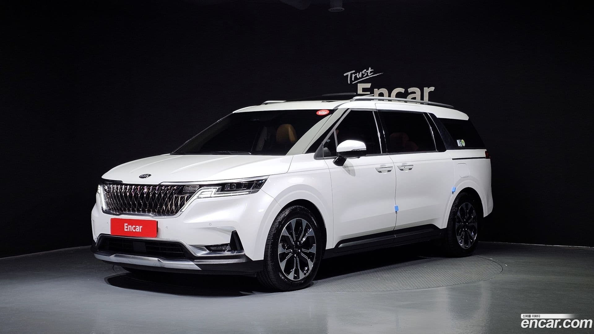 Main__Slider__Photo:Canival Kia 2020.8-0