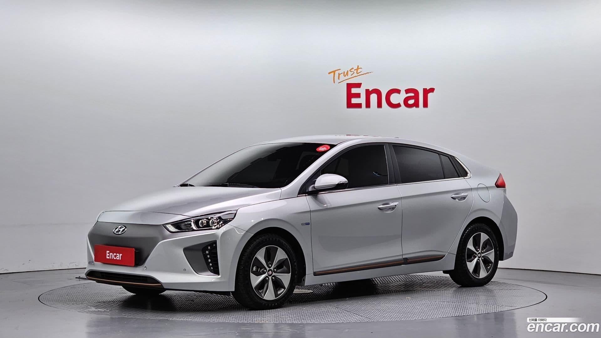 Main__Slider__Photo:Ioniq Hyundai 2019.3-0