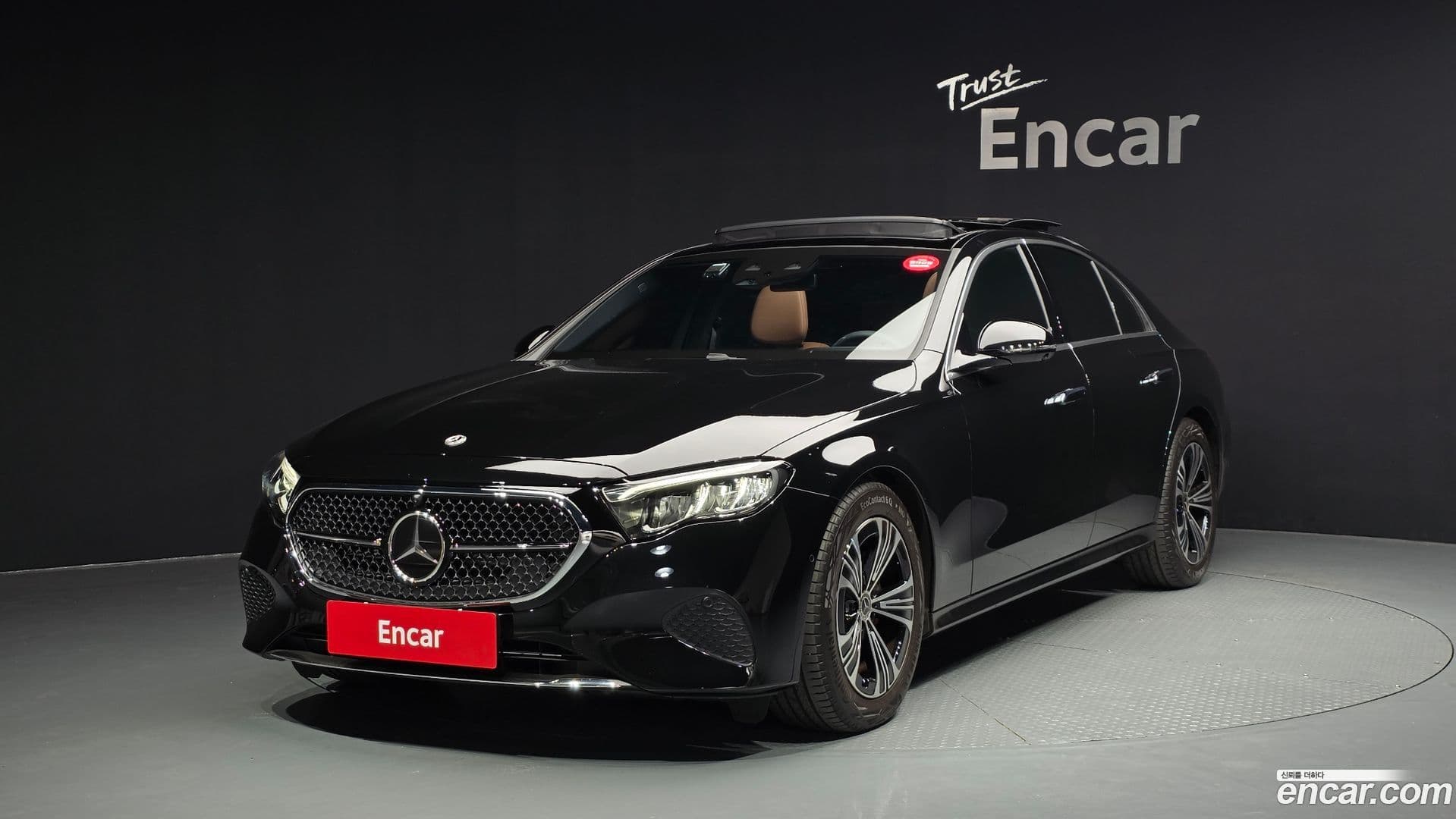 Main__Slider__Photo:E-Class Mercedes-Benz 2025.4-0