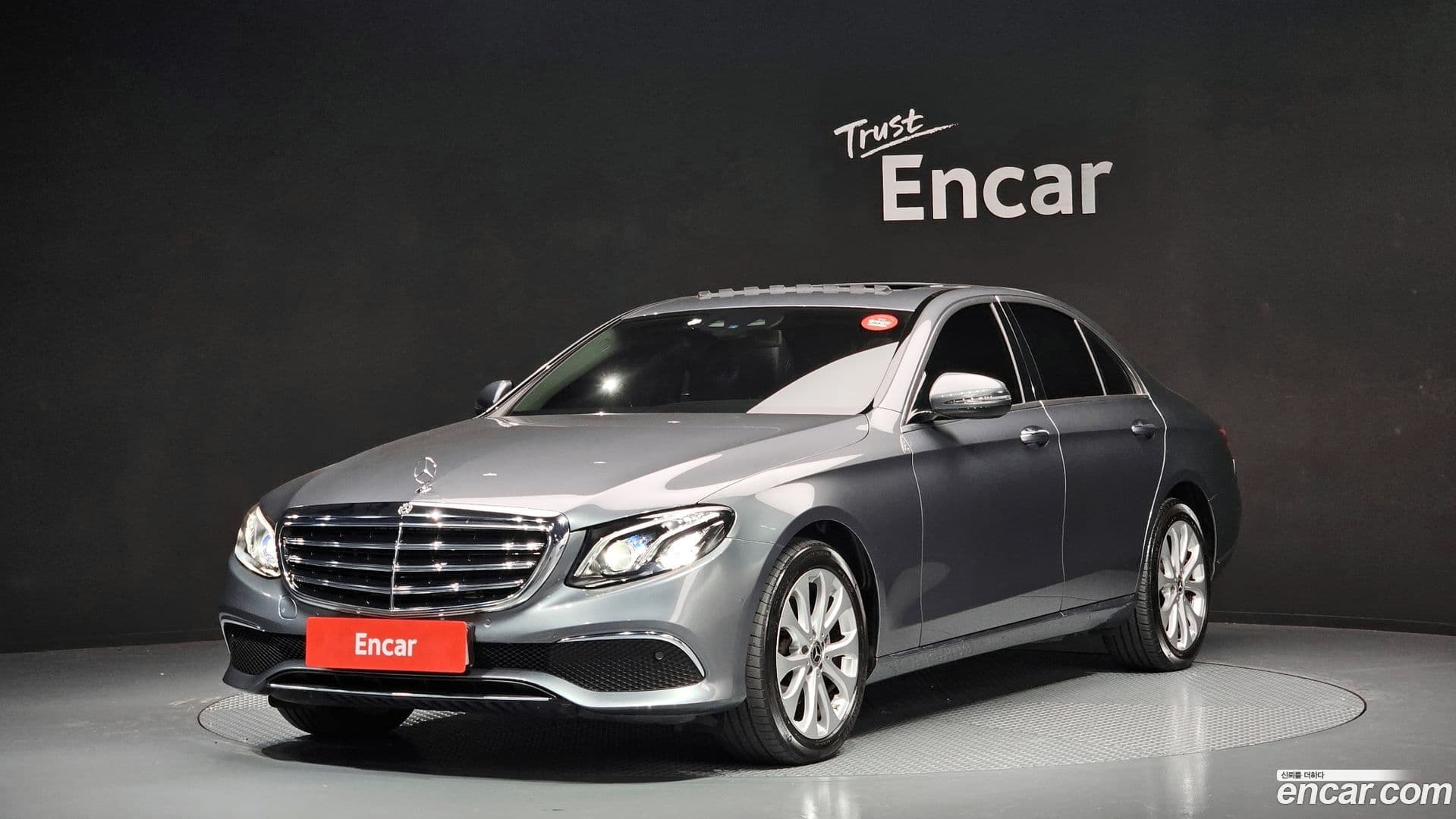 Main__Slider__Photo:E-Class Mercedes-Benz 2018.7-0