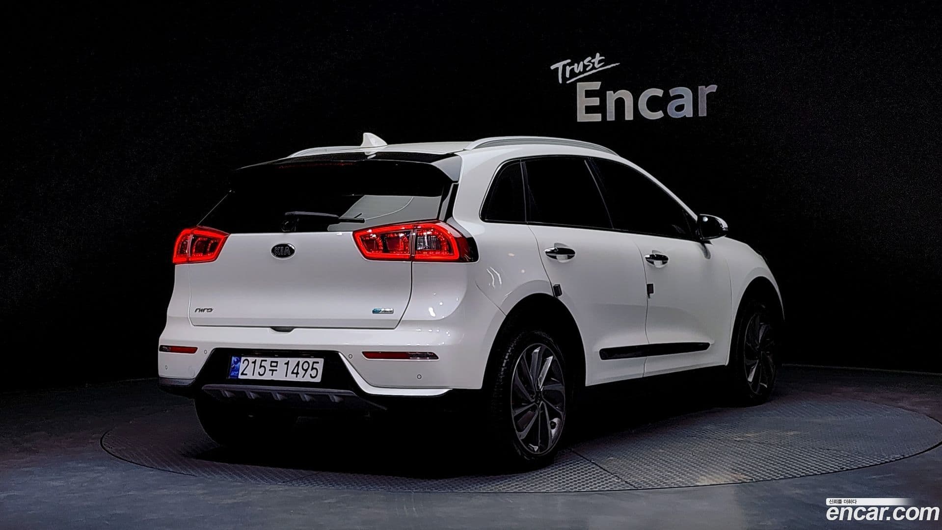 Main__Slider__Photo:Niro Kia 2018.0-0