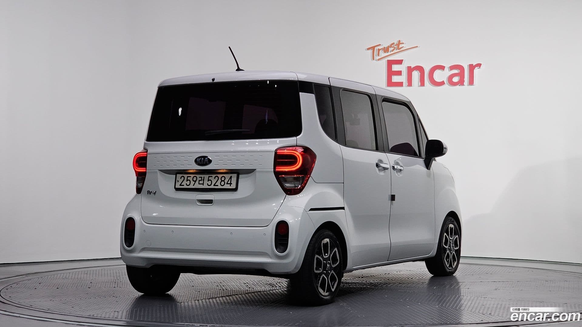 Main__Slider__Photo:RAY Kia 2019.3-0