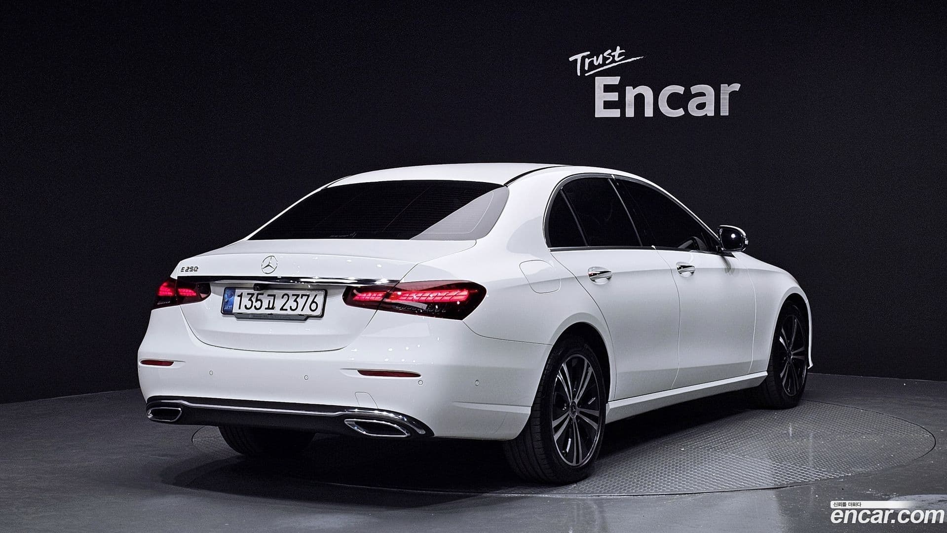 Main__Slider__Photo:E-Class Mercedes-Benz 2021.2-0