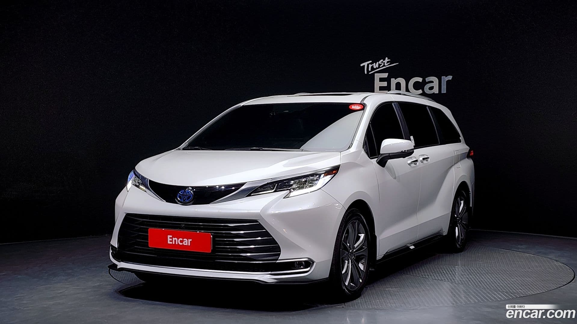 Main__Slider__Photo:Sienna Toyota 2025.2-0
