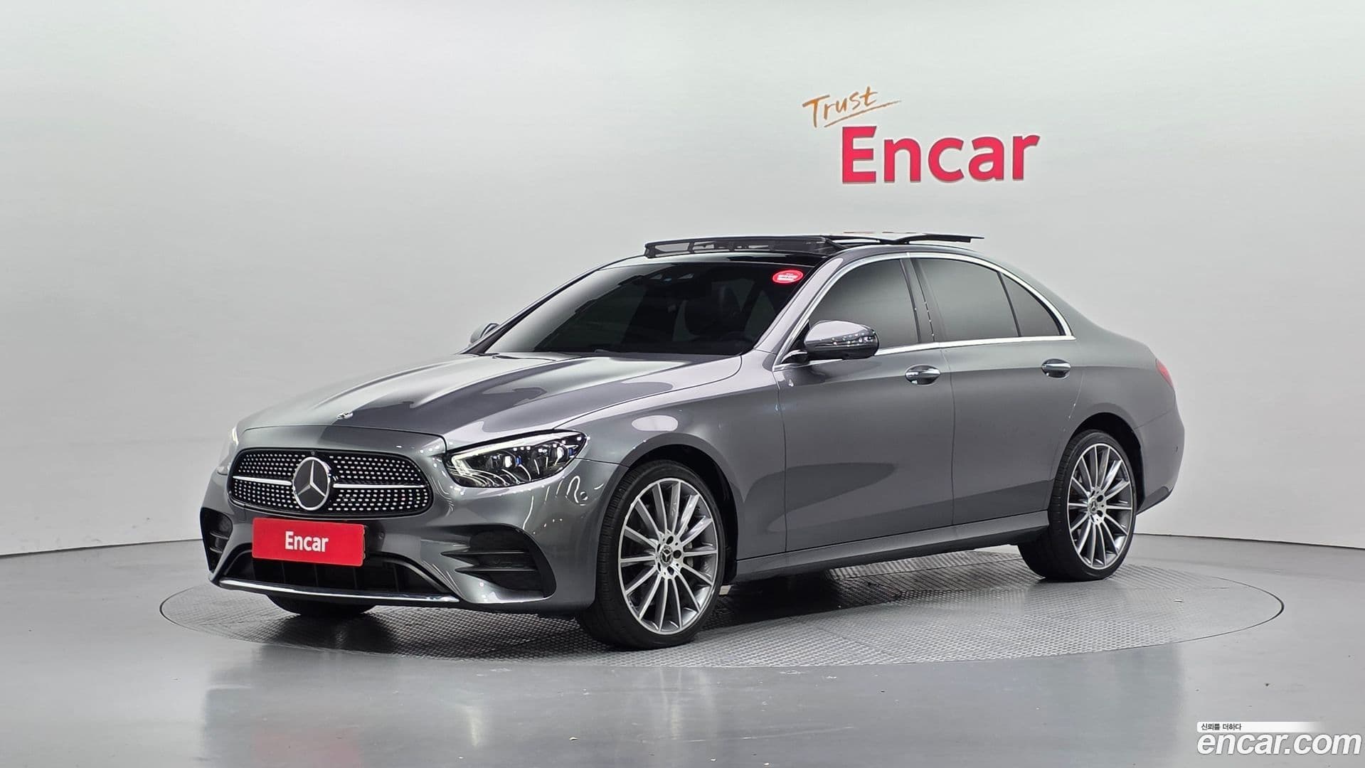 Main__Slider__Photo:E-Class Mercedes-Benz 2021.4-0