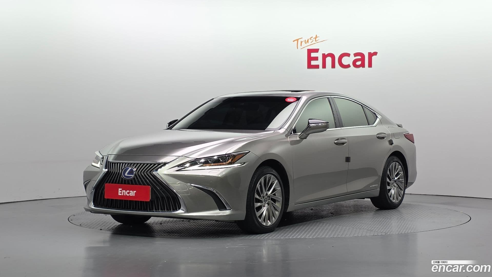 Main__Slider__Photo:ES Lexus 2021.1-0