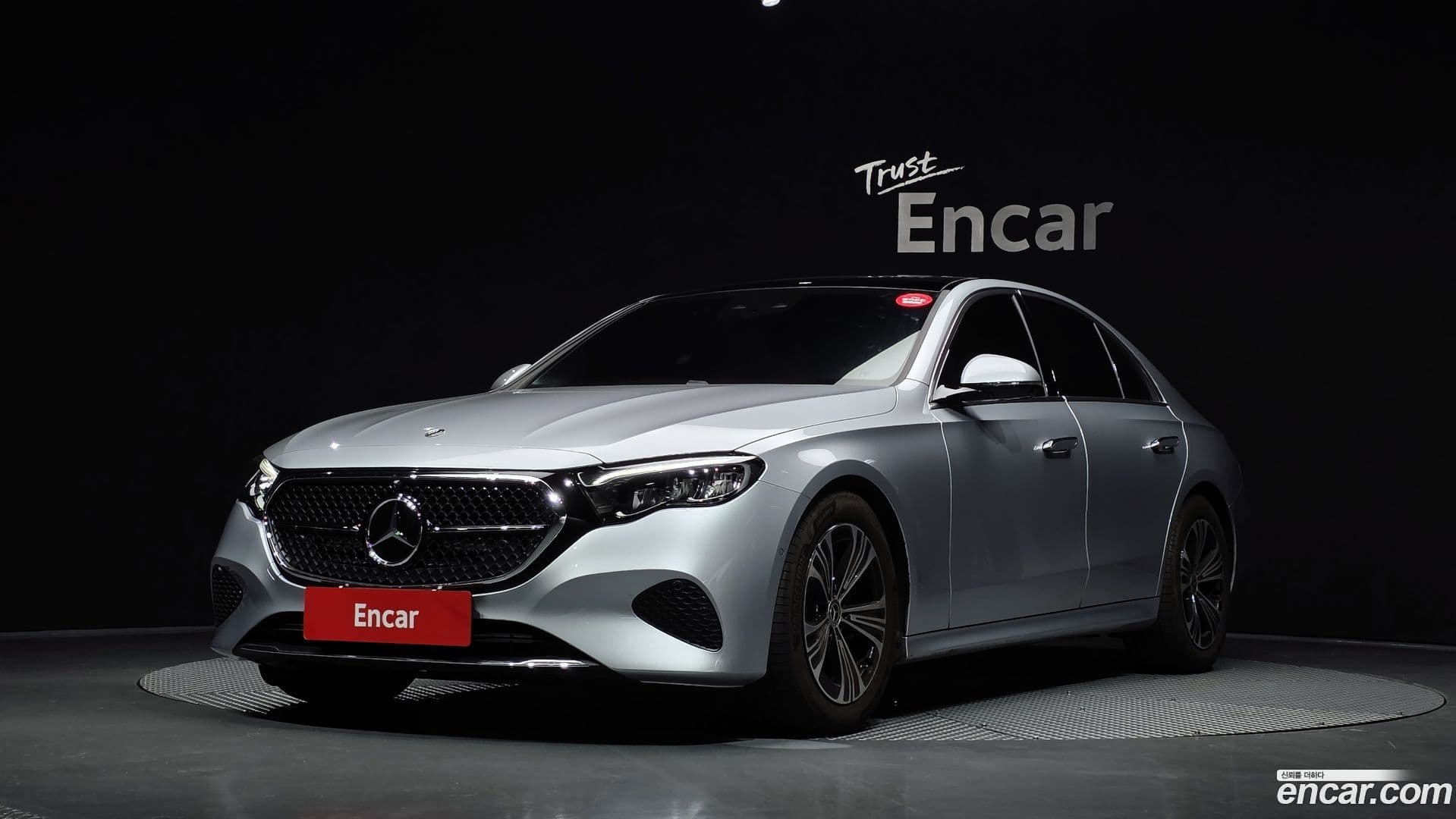 Main__Slider__Photo:E-Class Mercedes-Benz 2025.4-0