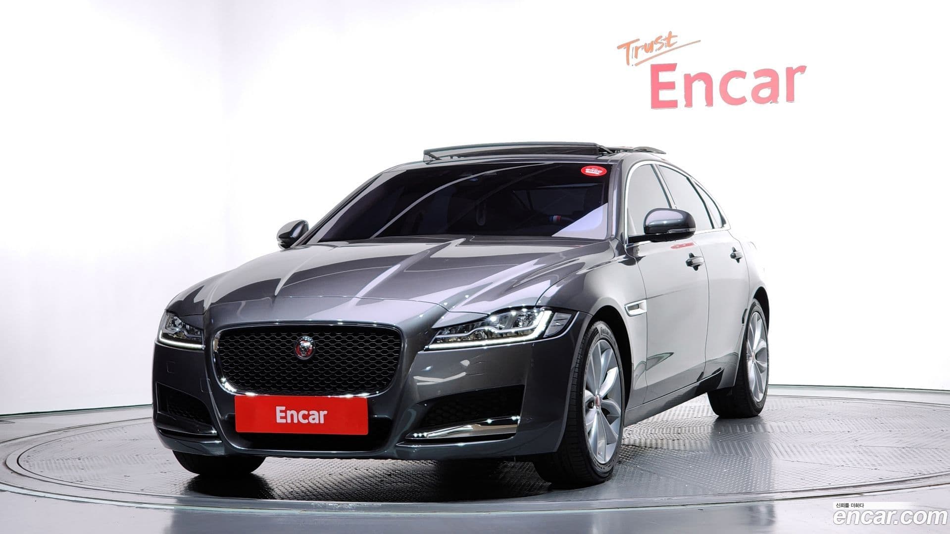 Main__Slider__Photo:XF Jaguar 2019.0-0
