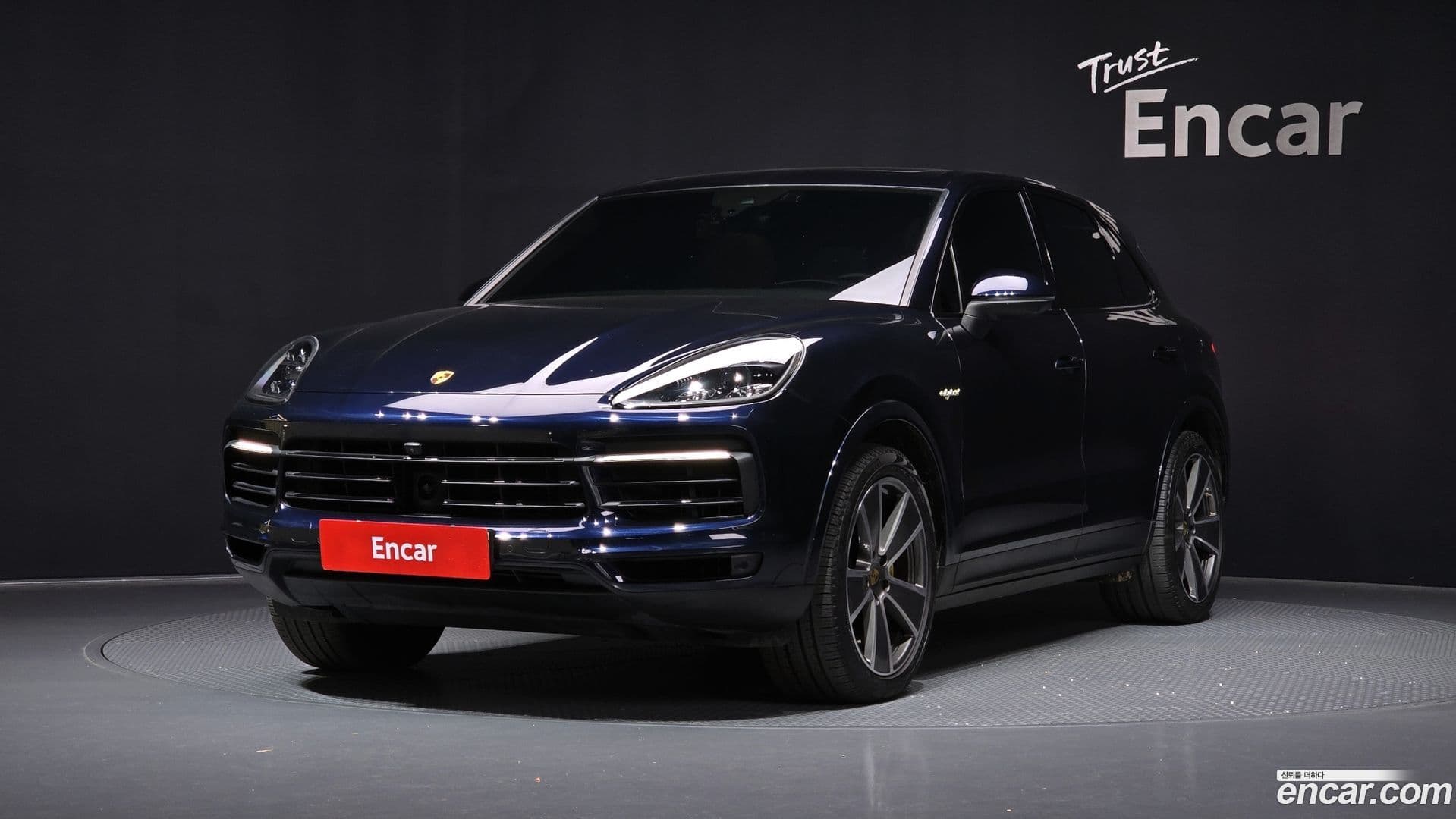 Main__Slider__Photo:Cayenne Porsche 2020.7-0
