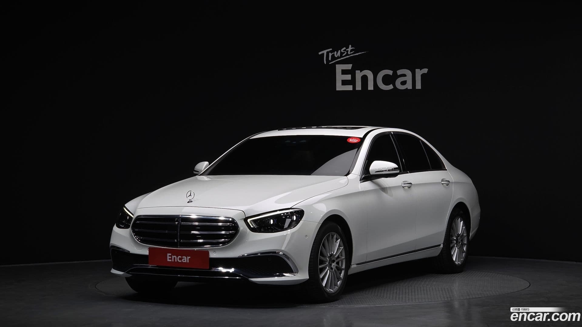 Main__Slider__Photo:E-Class Mercedes-Benz 2022.0-0