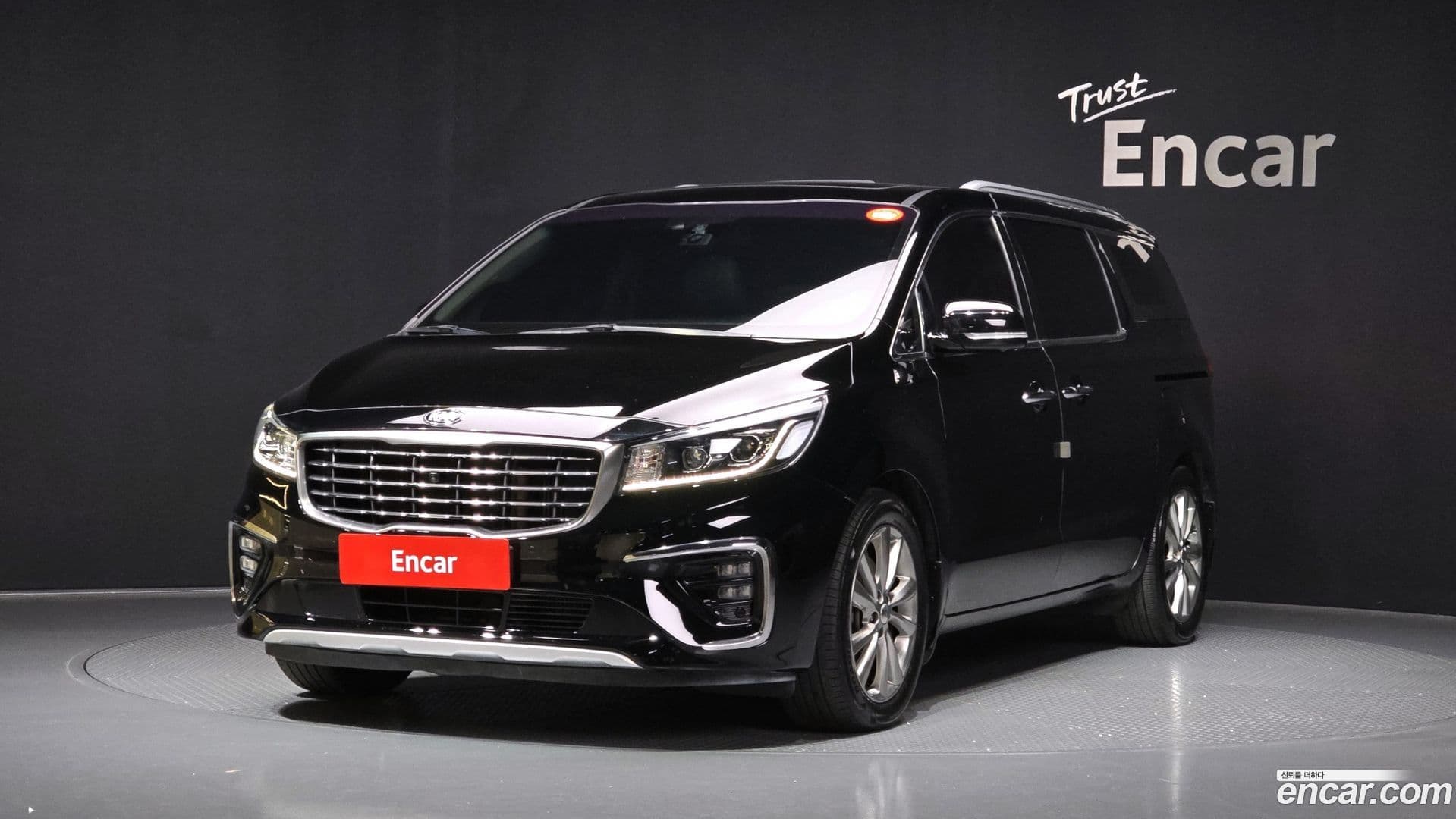 Main__Slider__Photo:Canival Kia 2019.9-0