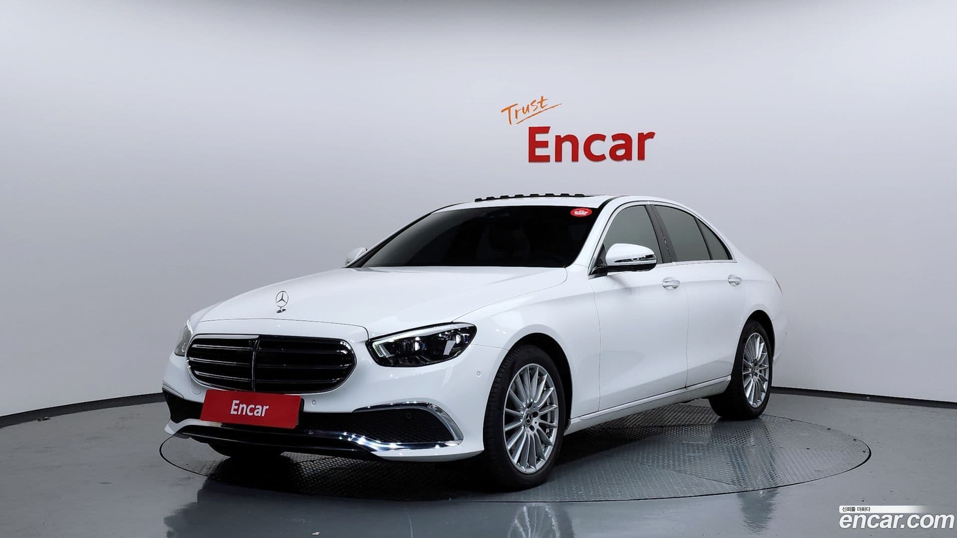 Main__Slider__Photo:E-Class Mercedes-Benz 2022.4-0