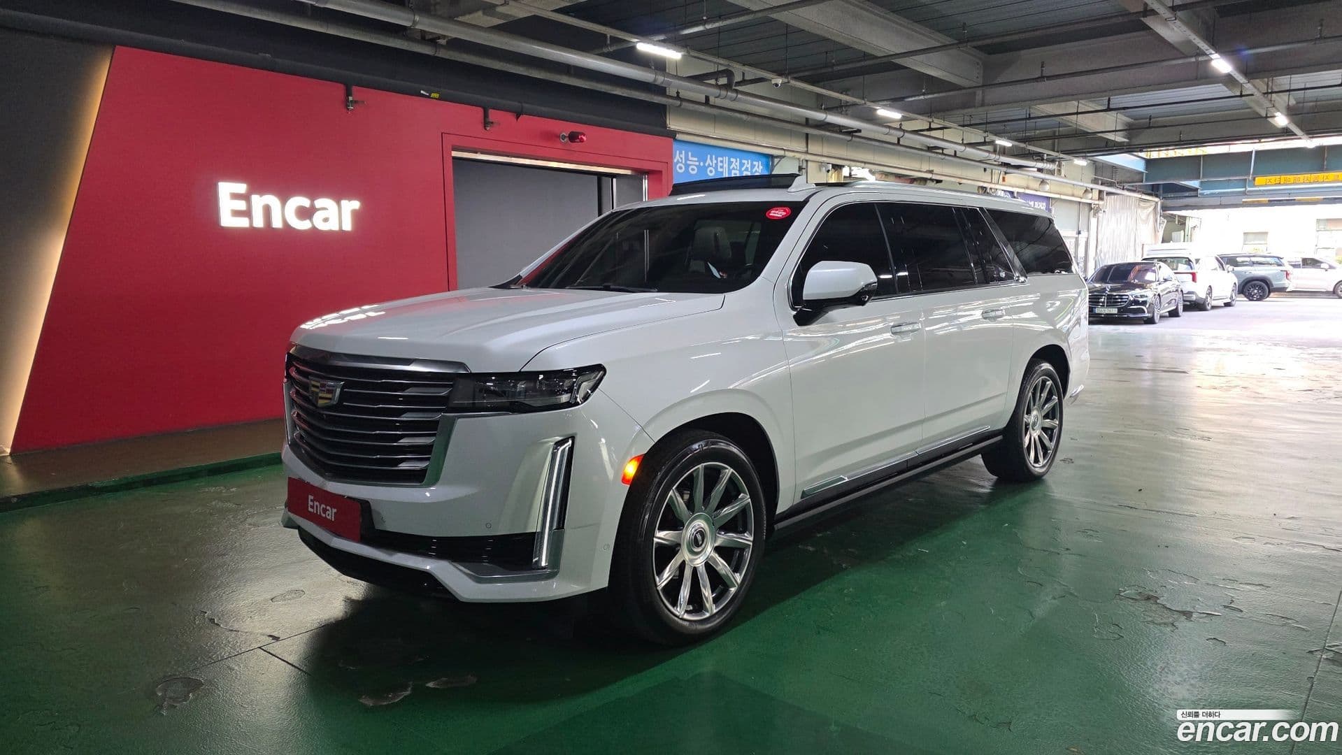 Main__Slider__Photo:Escalade Cadillac 2022.1-0
