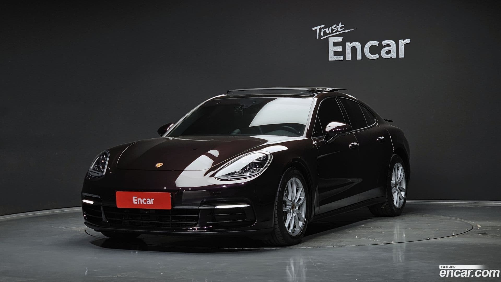 Main__Slider__Photo:Panamera Porsche 2020.1-0