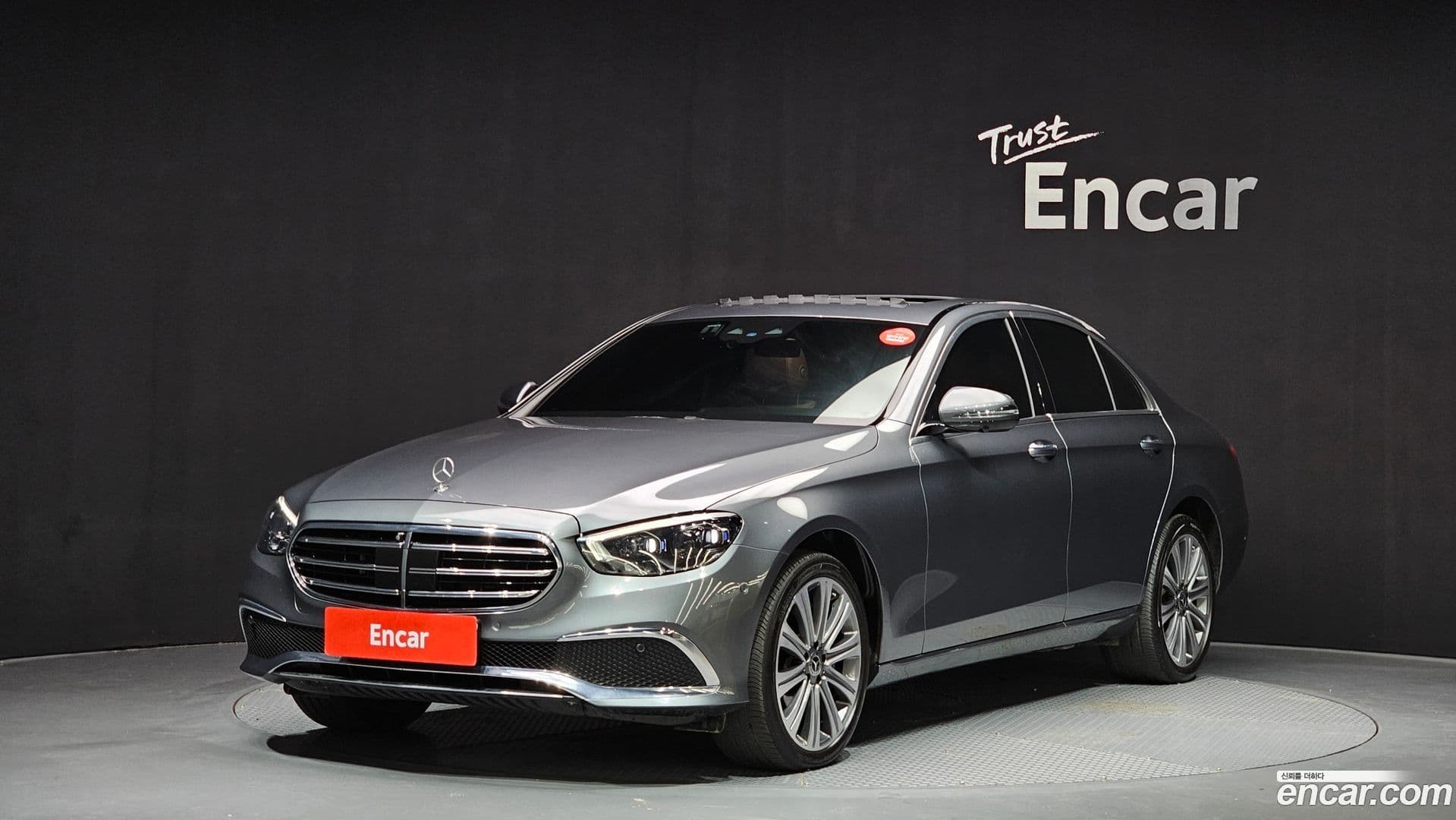 Main__Slider__Photo:E-Class Mercedes-Benz 2023.0-0