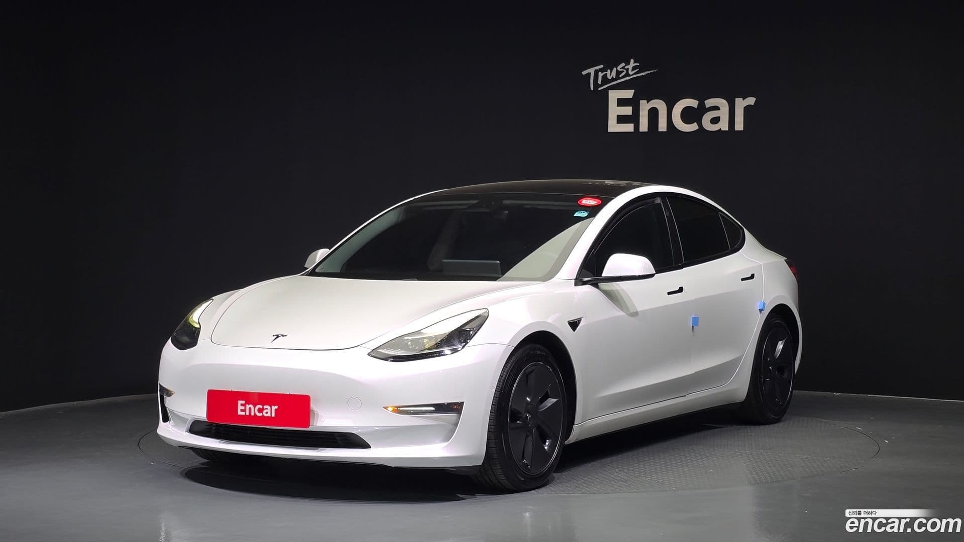 Main__Slider__Photo:Model 3 Tesla 2021.5-0