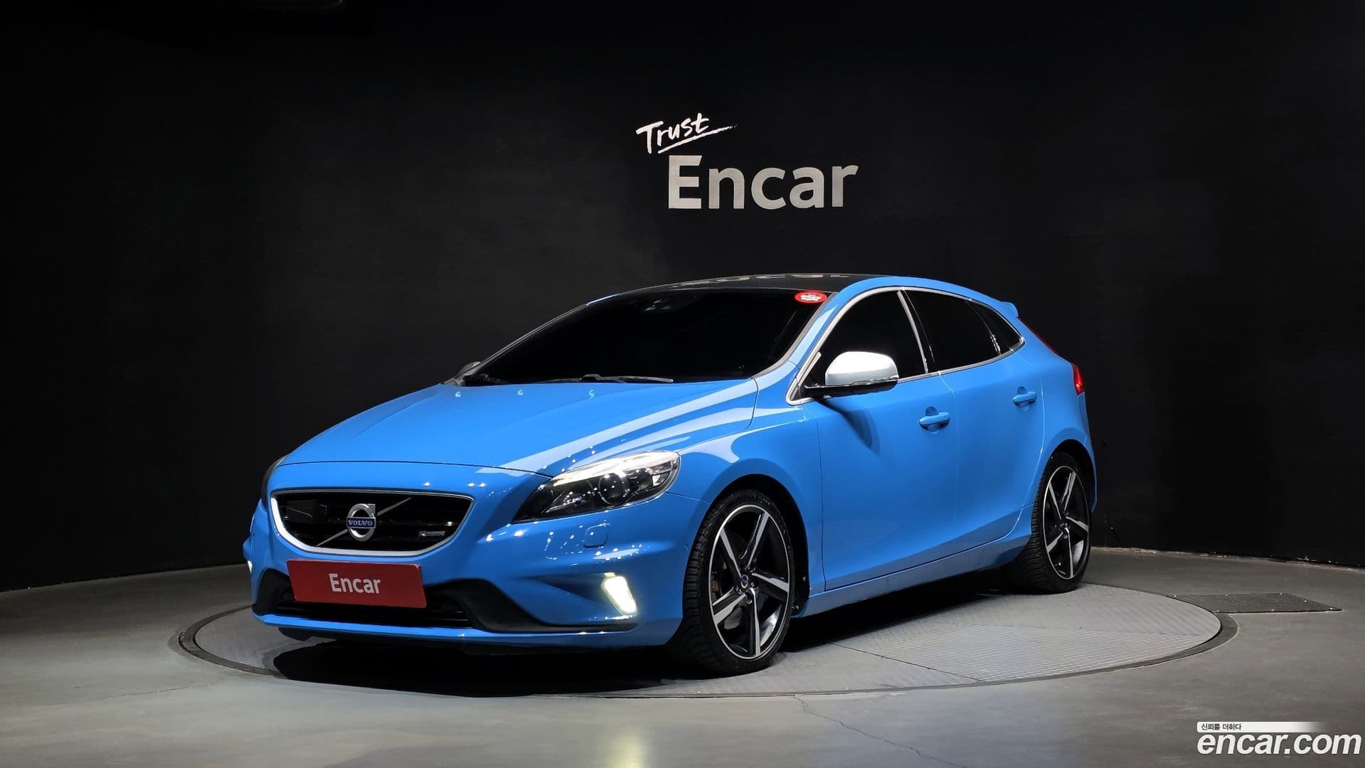 Main__Slider__Photo:V40 Volvo 2015.1-0