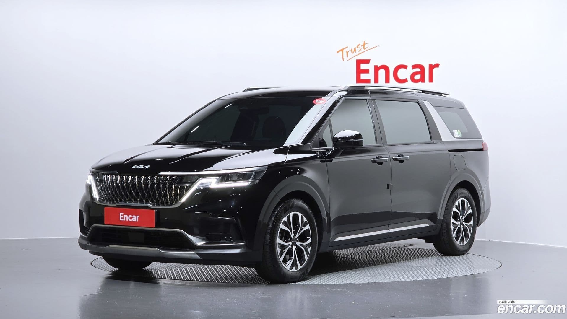 Main__Slider__Photo:Canival Kia 2023.10-0