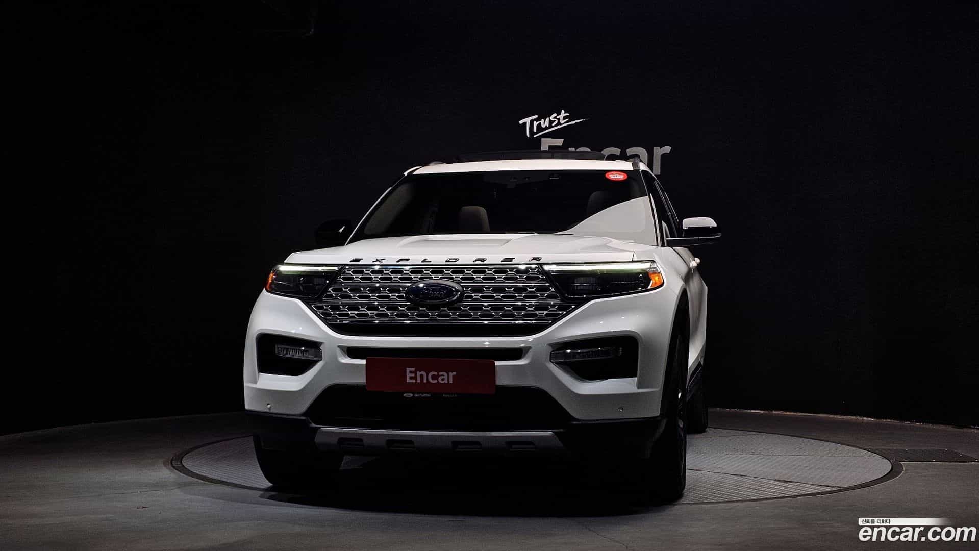 Explorer Ford 2021.10-OUTER-003