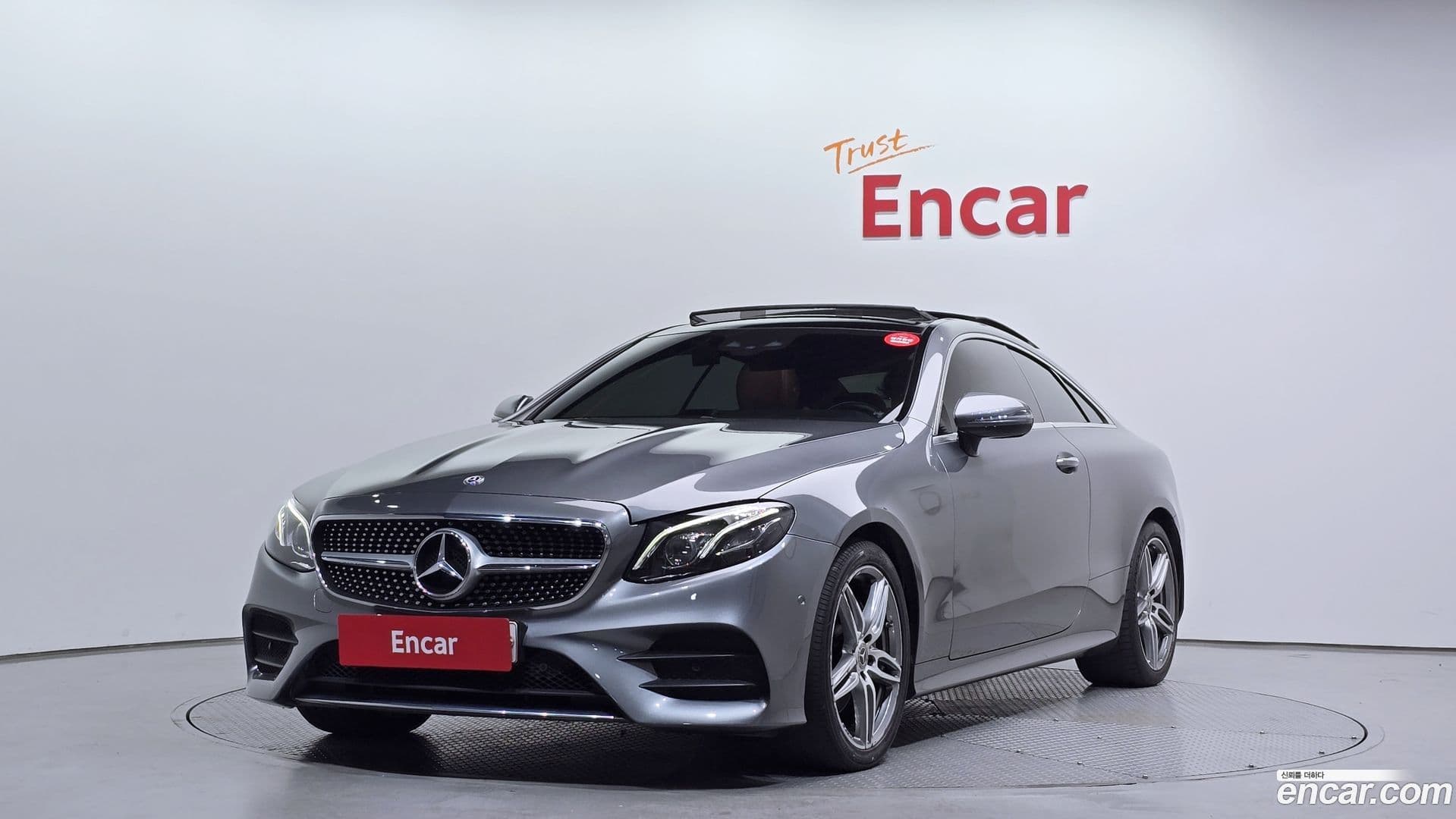 Main__Slider__Photo:E-Class Mercedes-Benz 2018.10-0