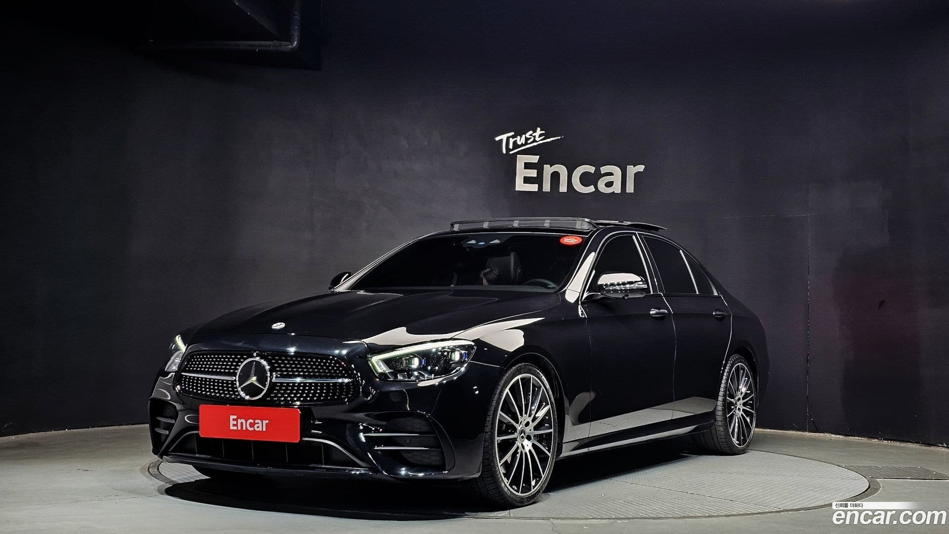 Main__Slider__Photo:E-Class Mercedes-Benz 2023.10-0