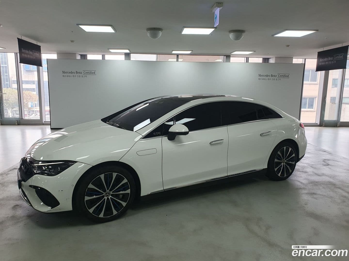 Main__Slider__Photo:EQE Mercedes-Benz 2022.11-0