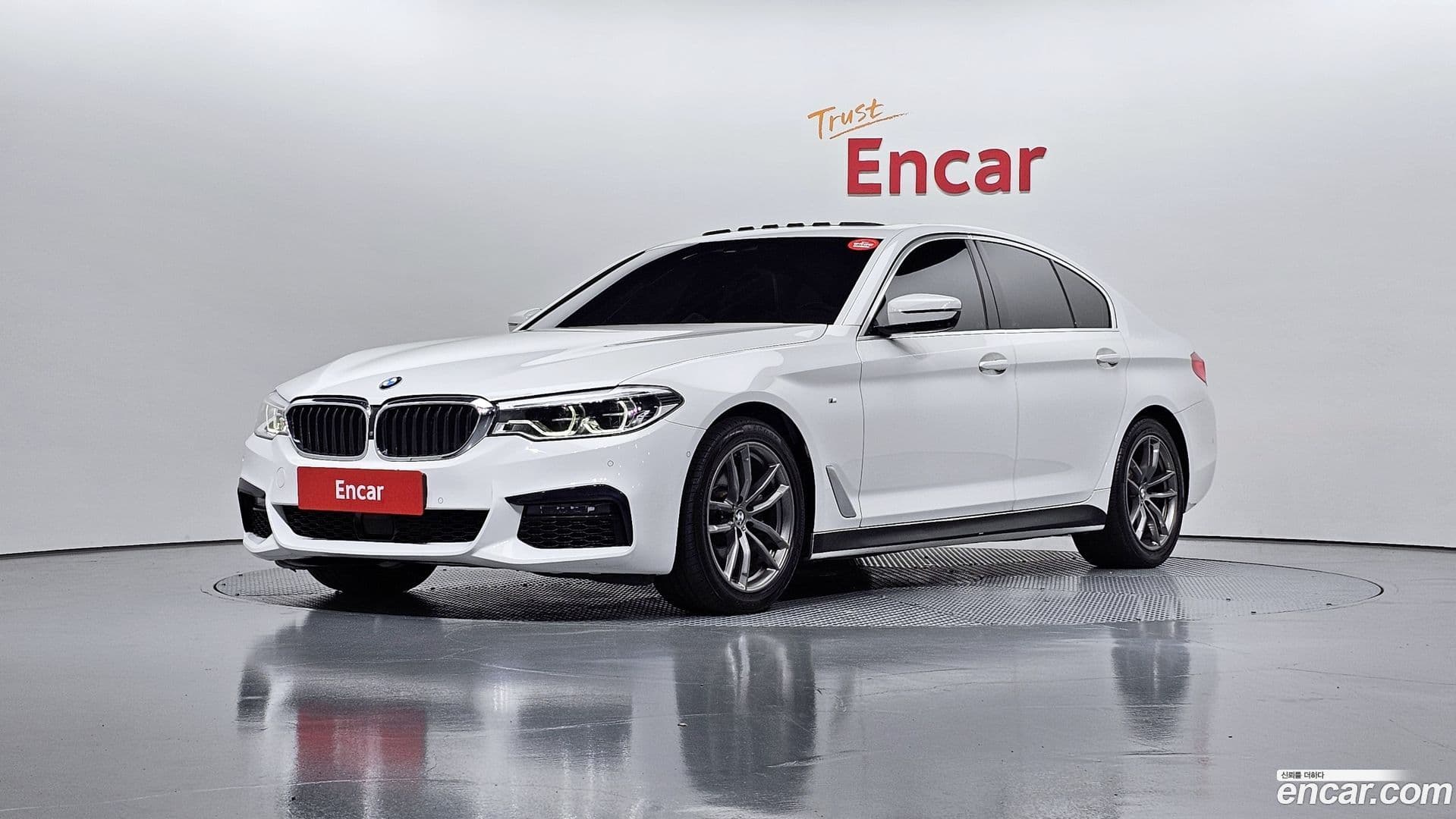 Main__Slider__Photo:5-Series BMW 2019.6-0
