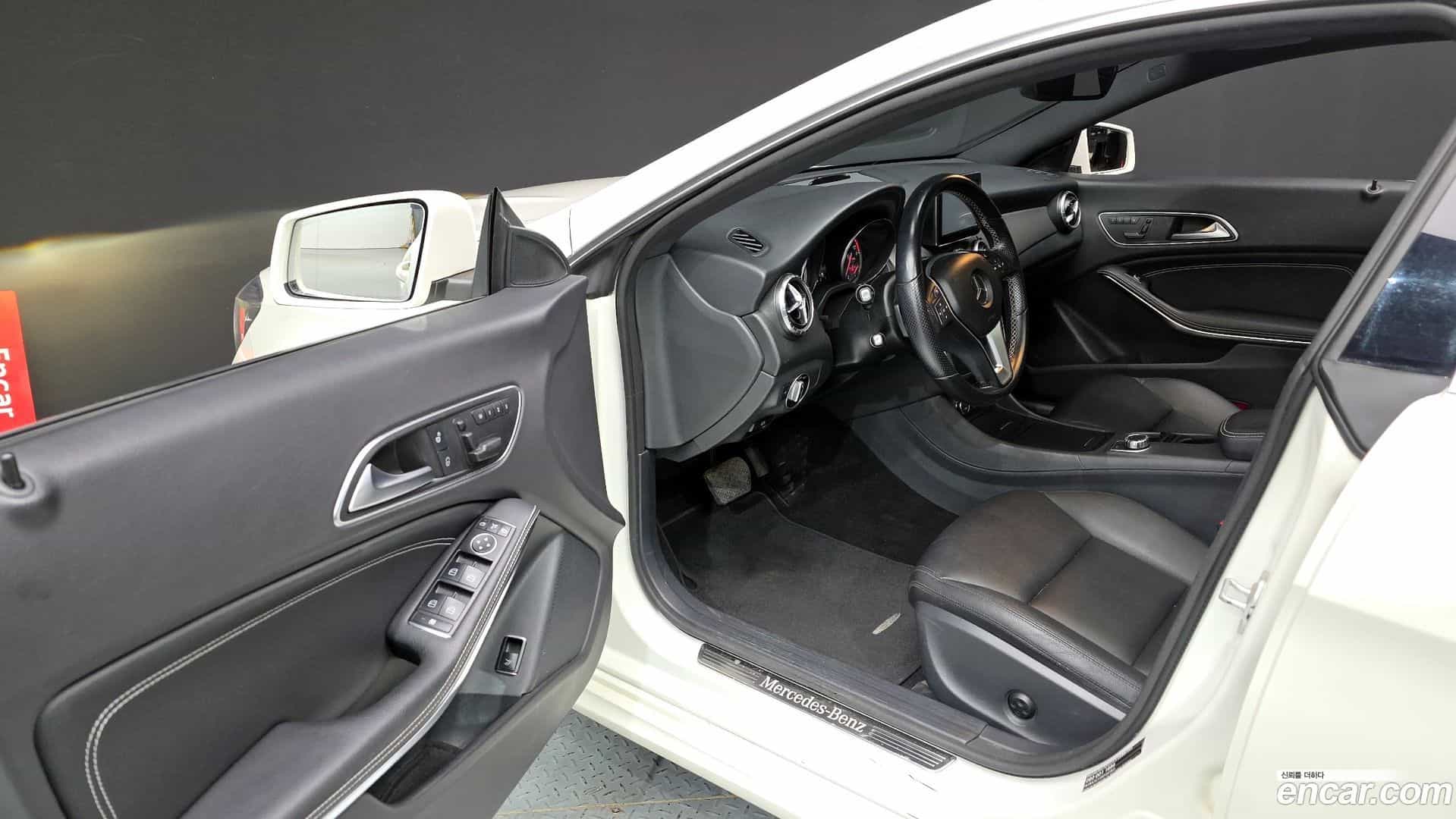 CLA-Class Mercedes-Benz 2014.5-INNER-010