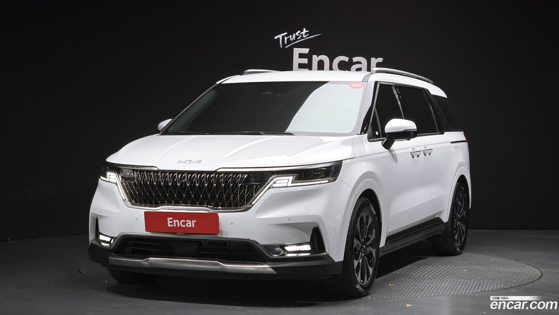 Main__Slider__Photo:Canival Kia 2023.1-0
