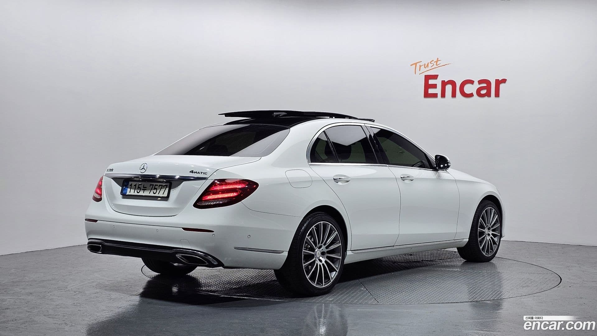 Main__Slider__Photo:E-Class Mercedes-Benz 2016.11-0