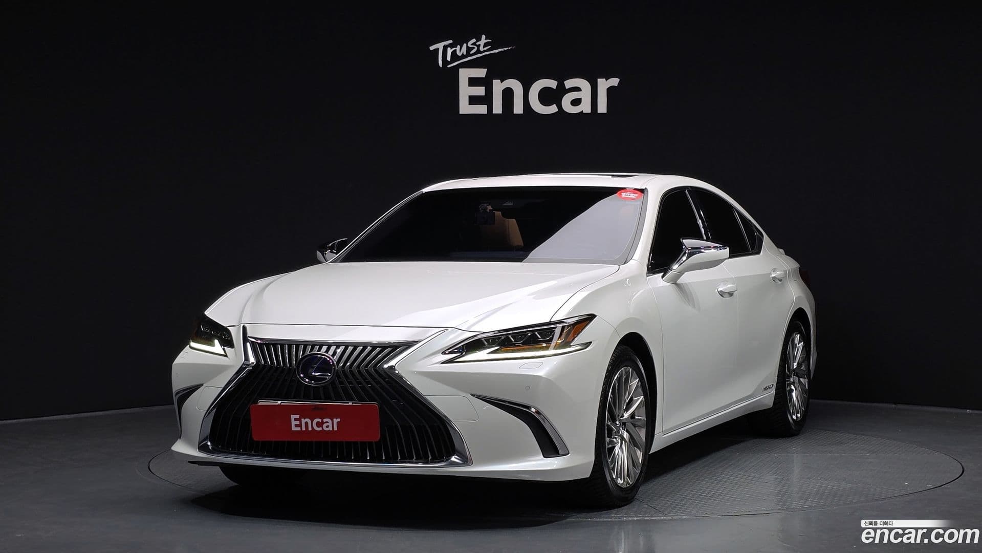 Main__Slider__Photo:ES Lexus 2019.1-0