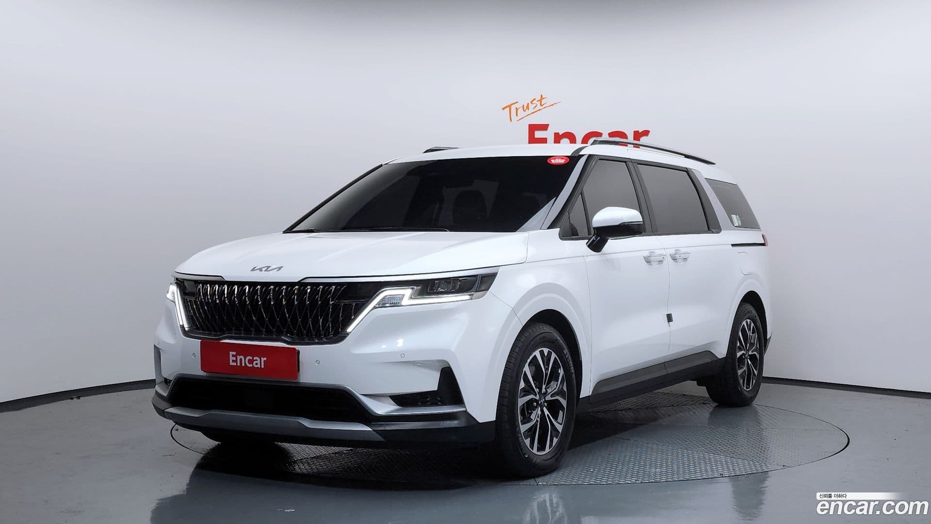Main__Slider__Photo:Canival Kia 2023.9-0