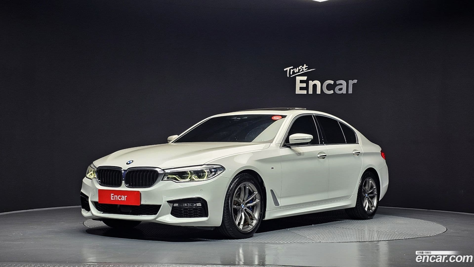 Main__Slider__Photo:5-Series BMW 2018.3-0