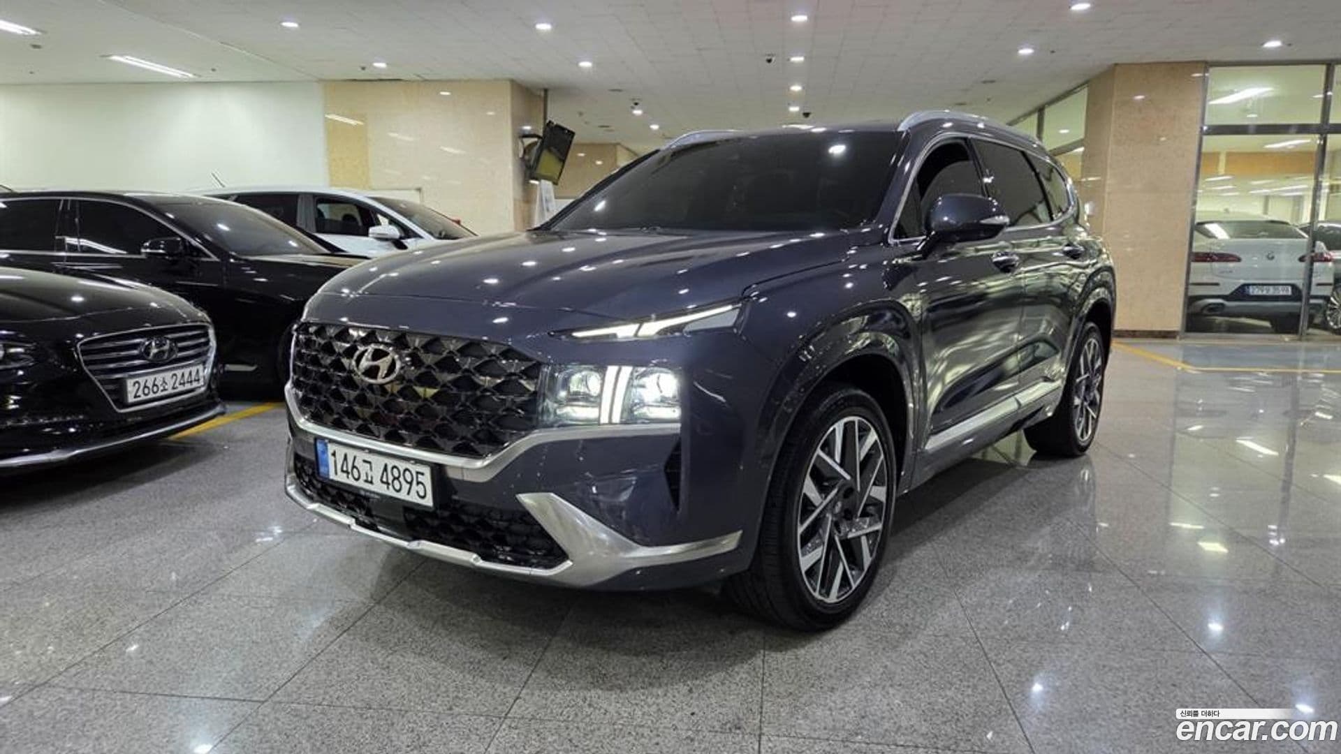 Main__Slider__Photo:Santafe Hyundai 2022.11-0