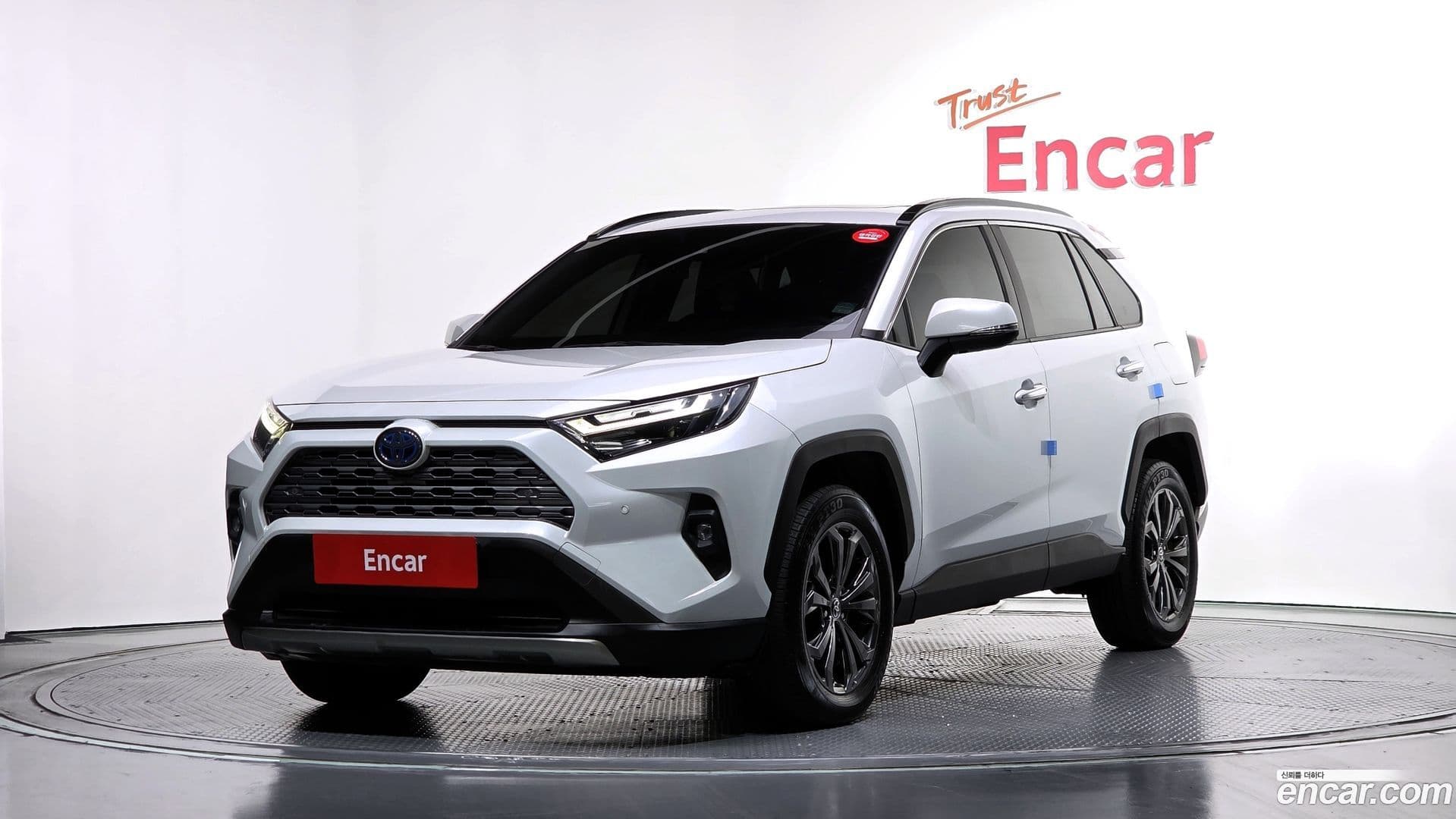 Main__Slider__Photo:RAV4 Toyota 2023.5-0