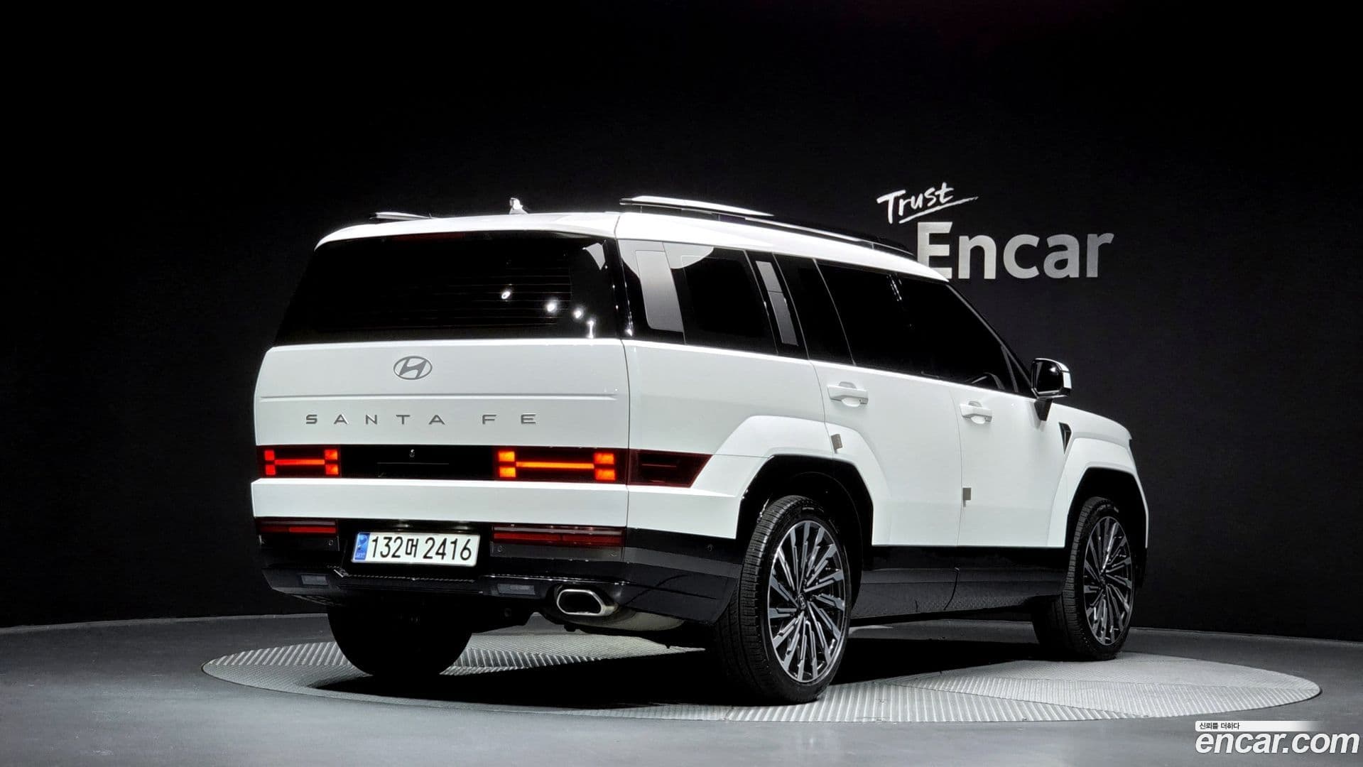 Main__Slider__Photo:Santafe Hyundai 2023.9-0