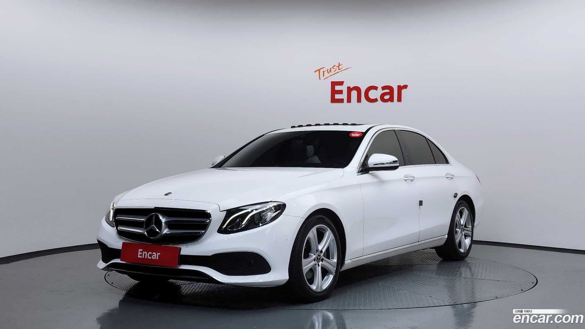 Main__Slider__Photo:E-Class Mercedes-Benz 2018.1-0