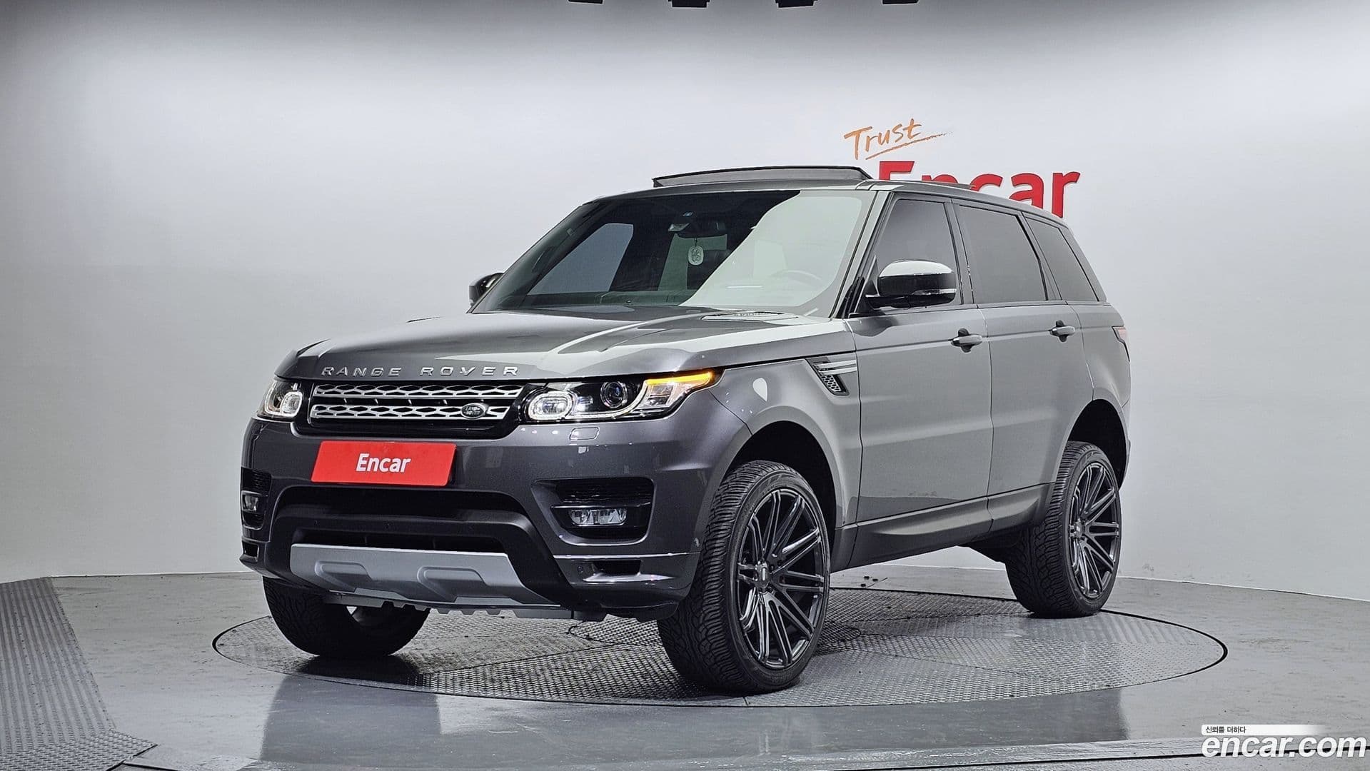 Main__Slider__Photo:Range Rover Sport Land Rover 2016.11-0