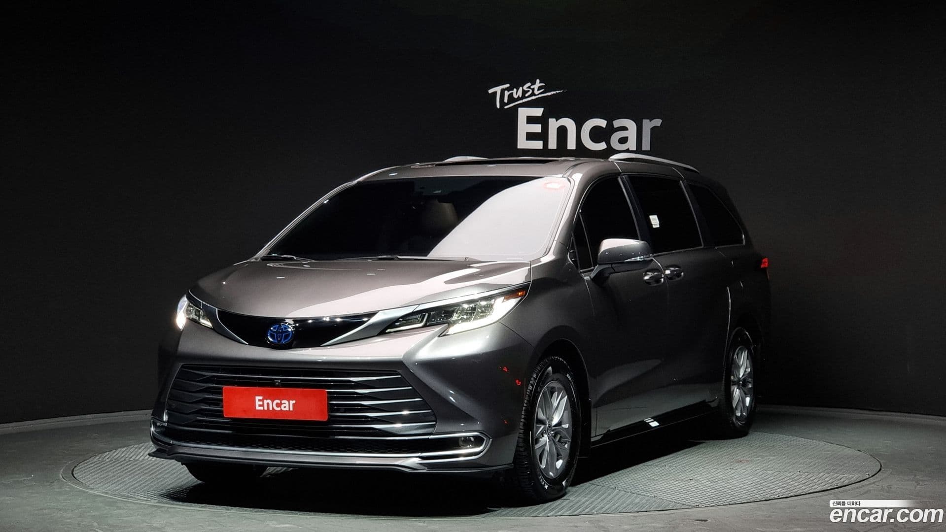 Main__Slider__Photo:Sienna Toyota 2022.0-0