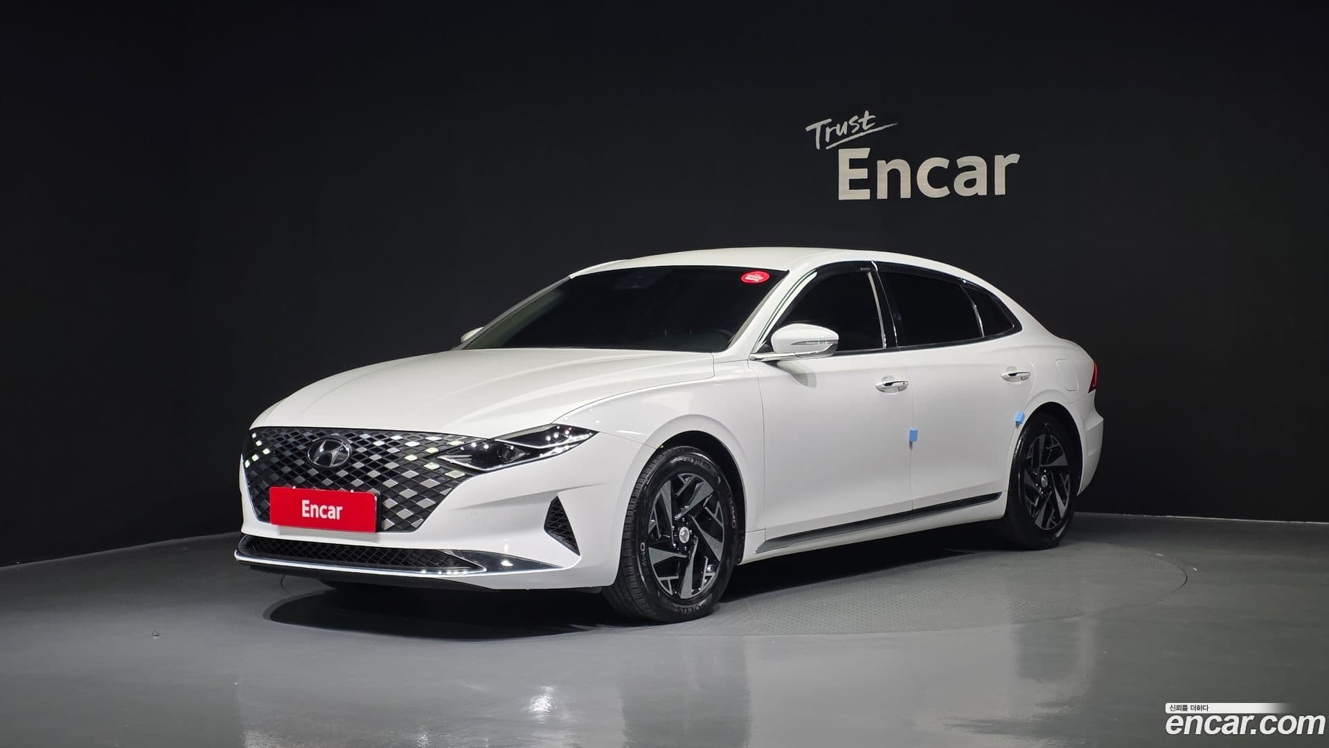 Main__Slider__Photo:Grandeur Hyundai 2020.9-0