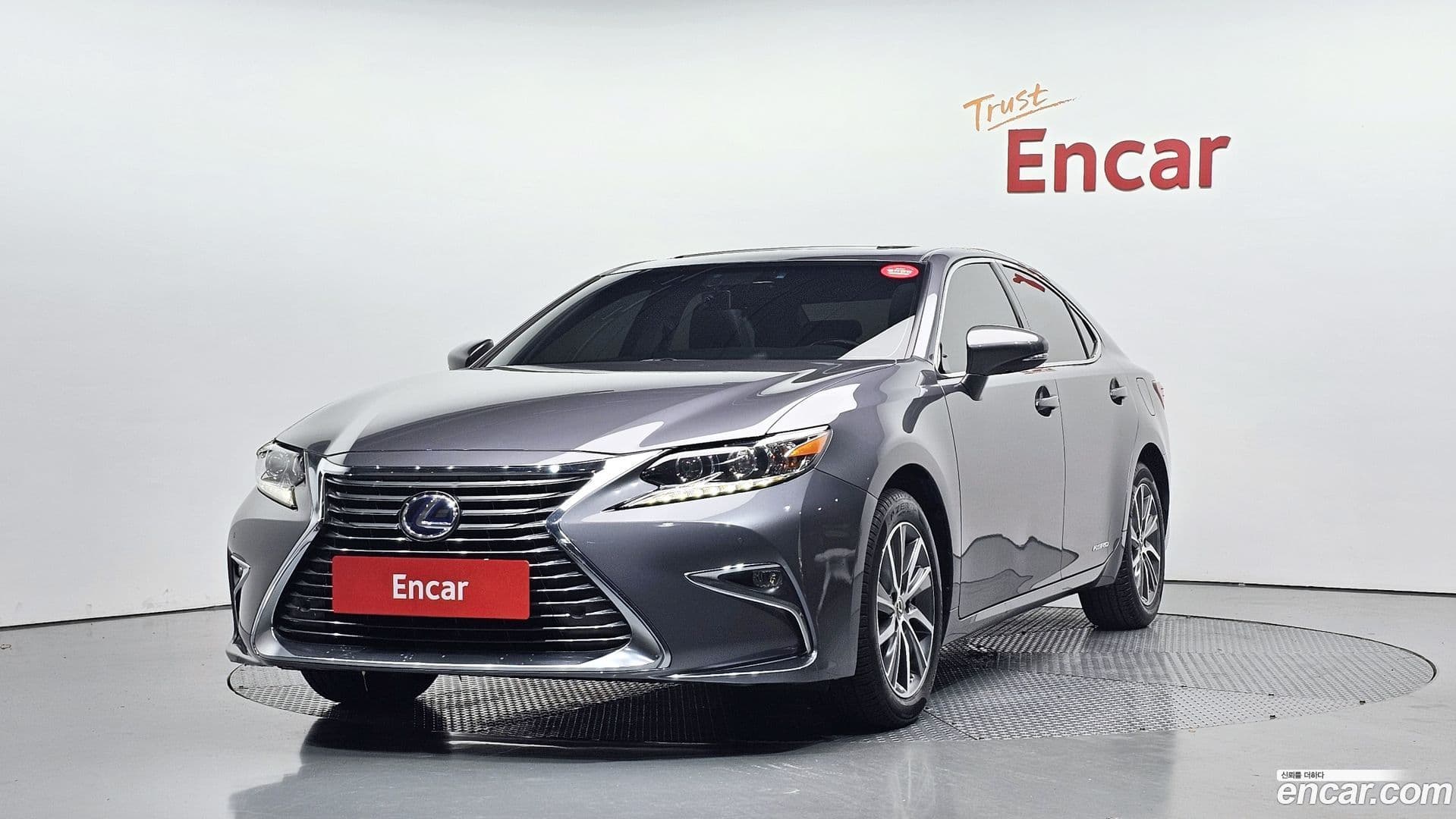 Main__Slider__Photo:ES Lexus 2018.3-0