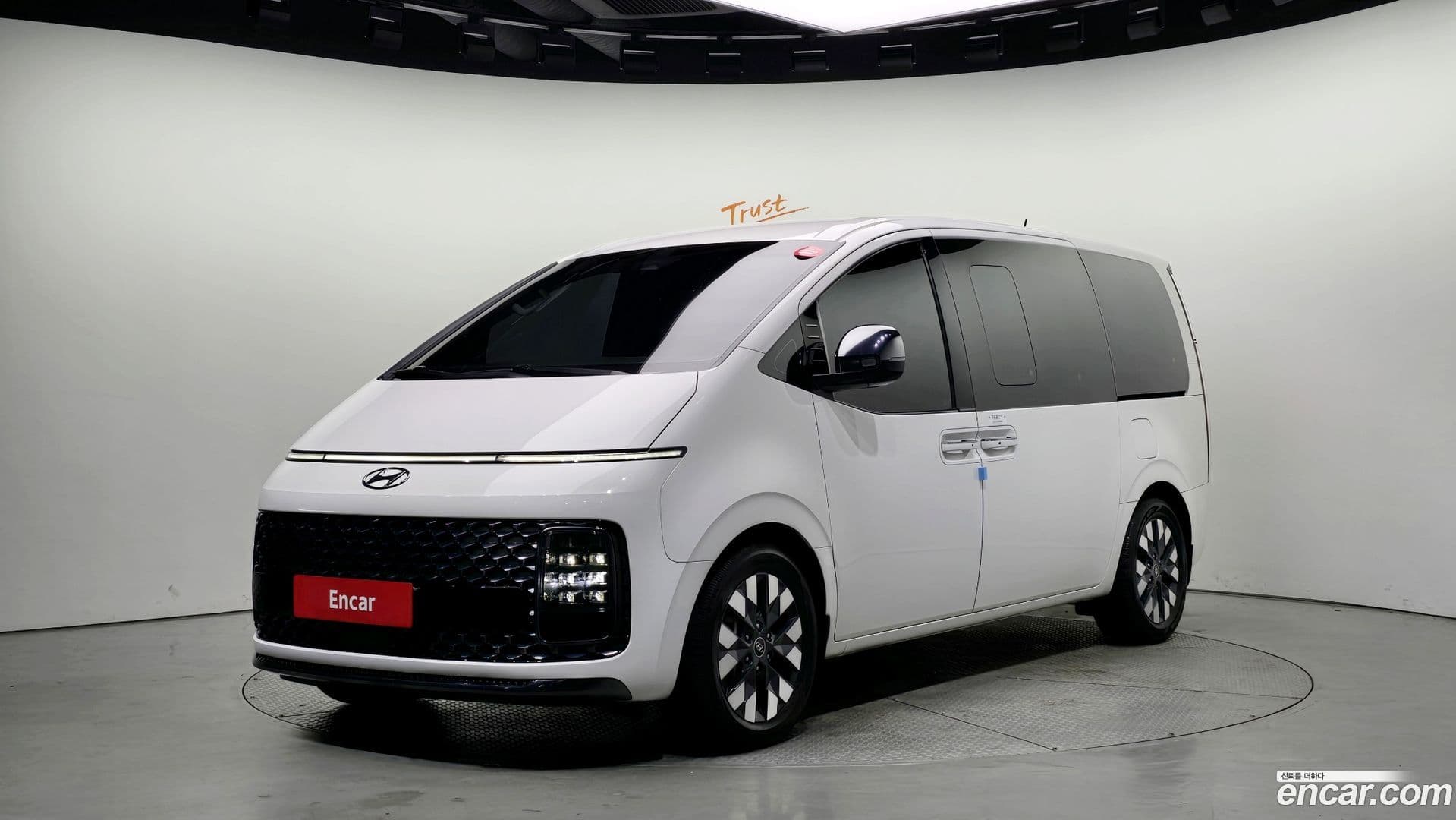 Main__Slider__Photo:Staria Hyundai 2021.10-0