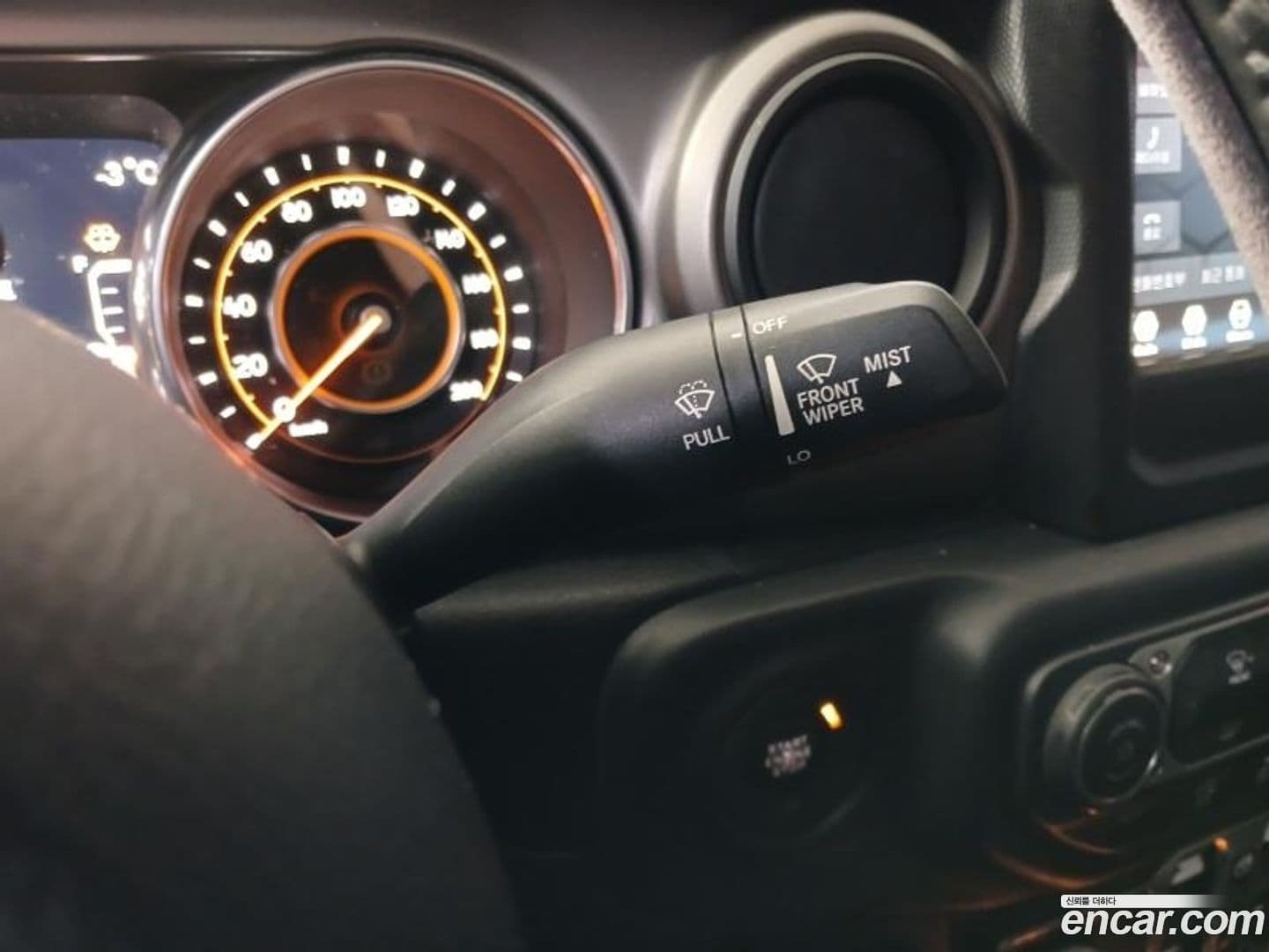 Main__Slider__Photo:Wrangler Jeep 2018.11-19